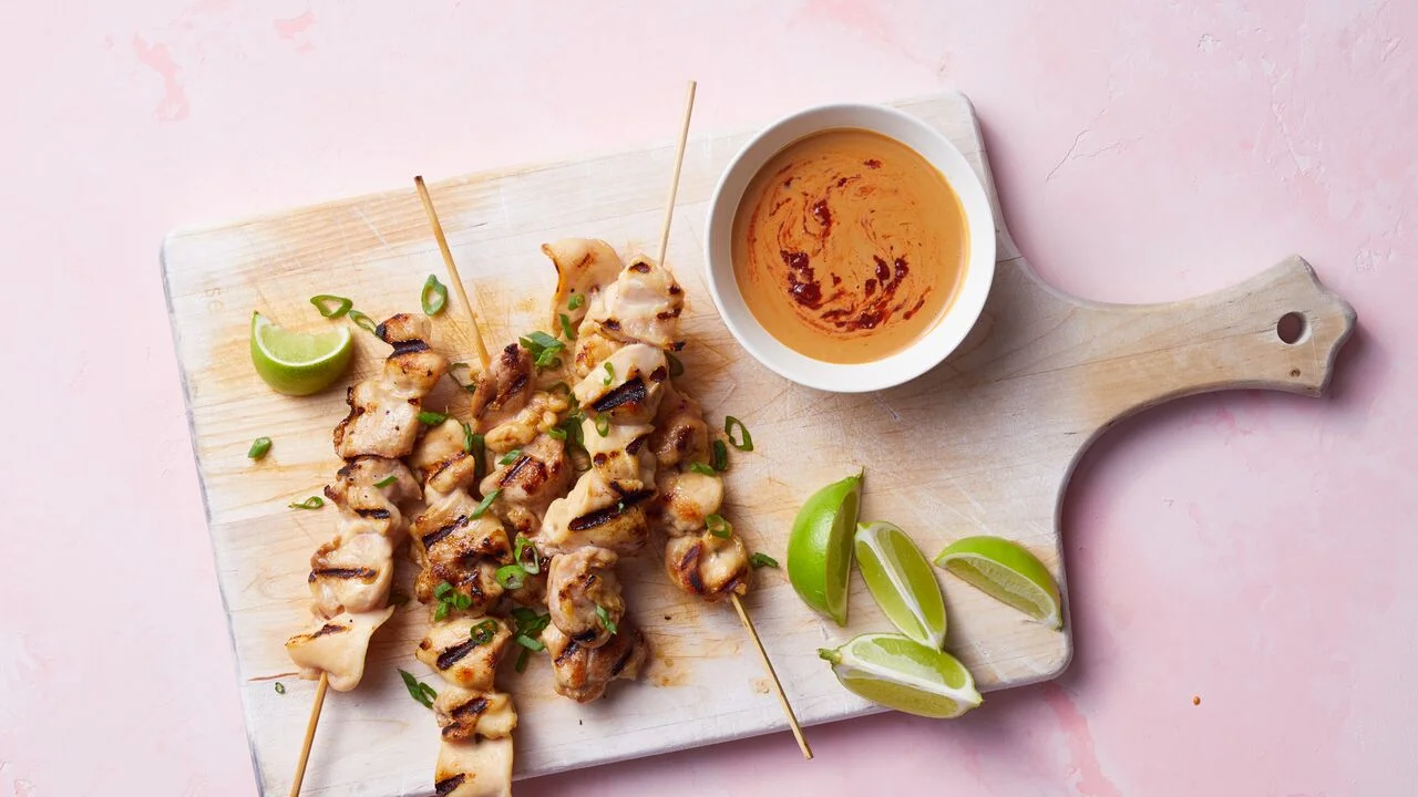 chicken-satays-peanut-sauce-01-7000352_preview.jpeg