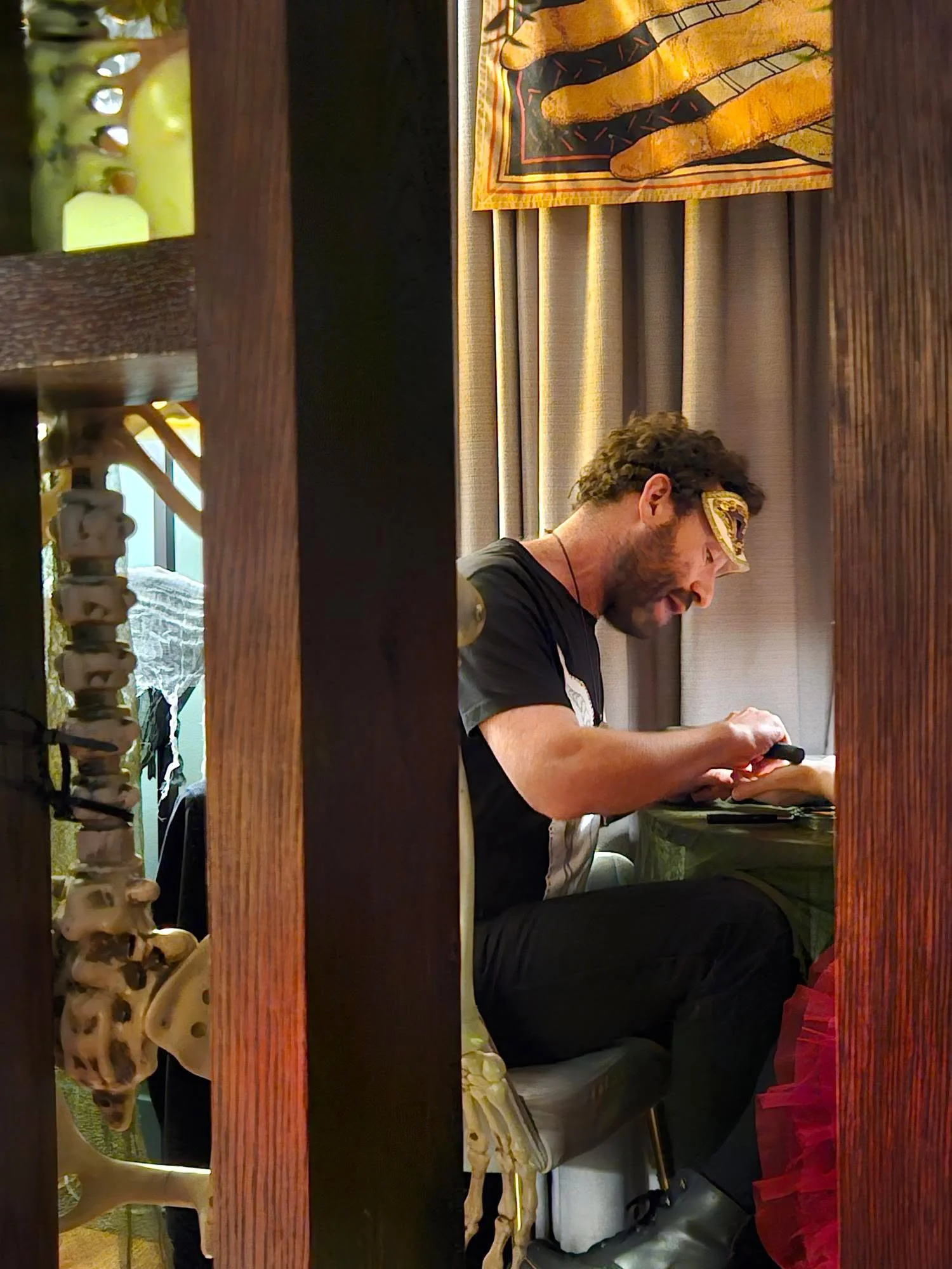 Danny reading palms Century club.JPG