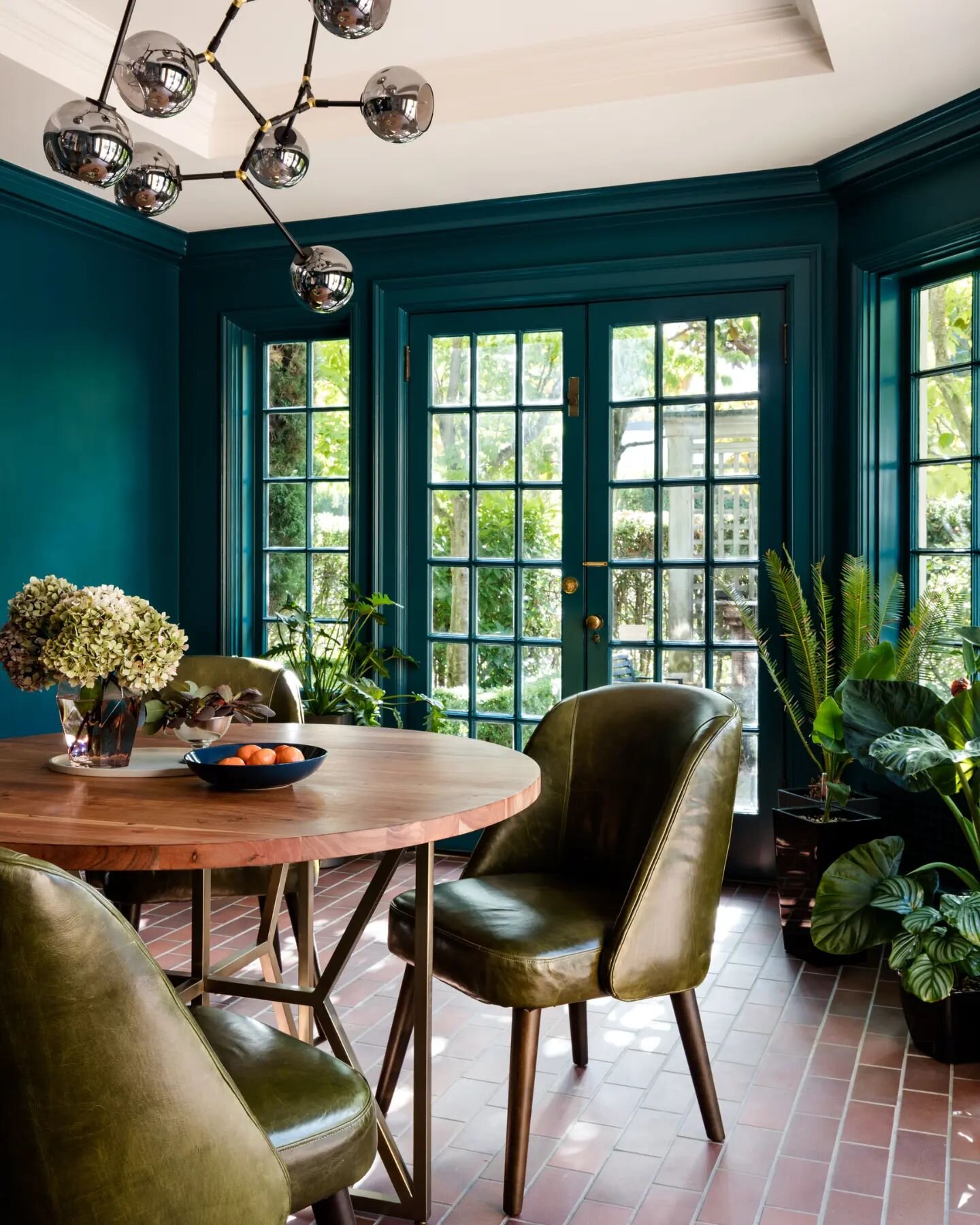 Beautiful morning light in the Breakfast Room at the #seattlejazzagehouse .

Read the @livingetcofficial article at link in bio to learn how I approached paint colors throughout the historic home to highlight the existing architecture and blend tradi