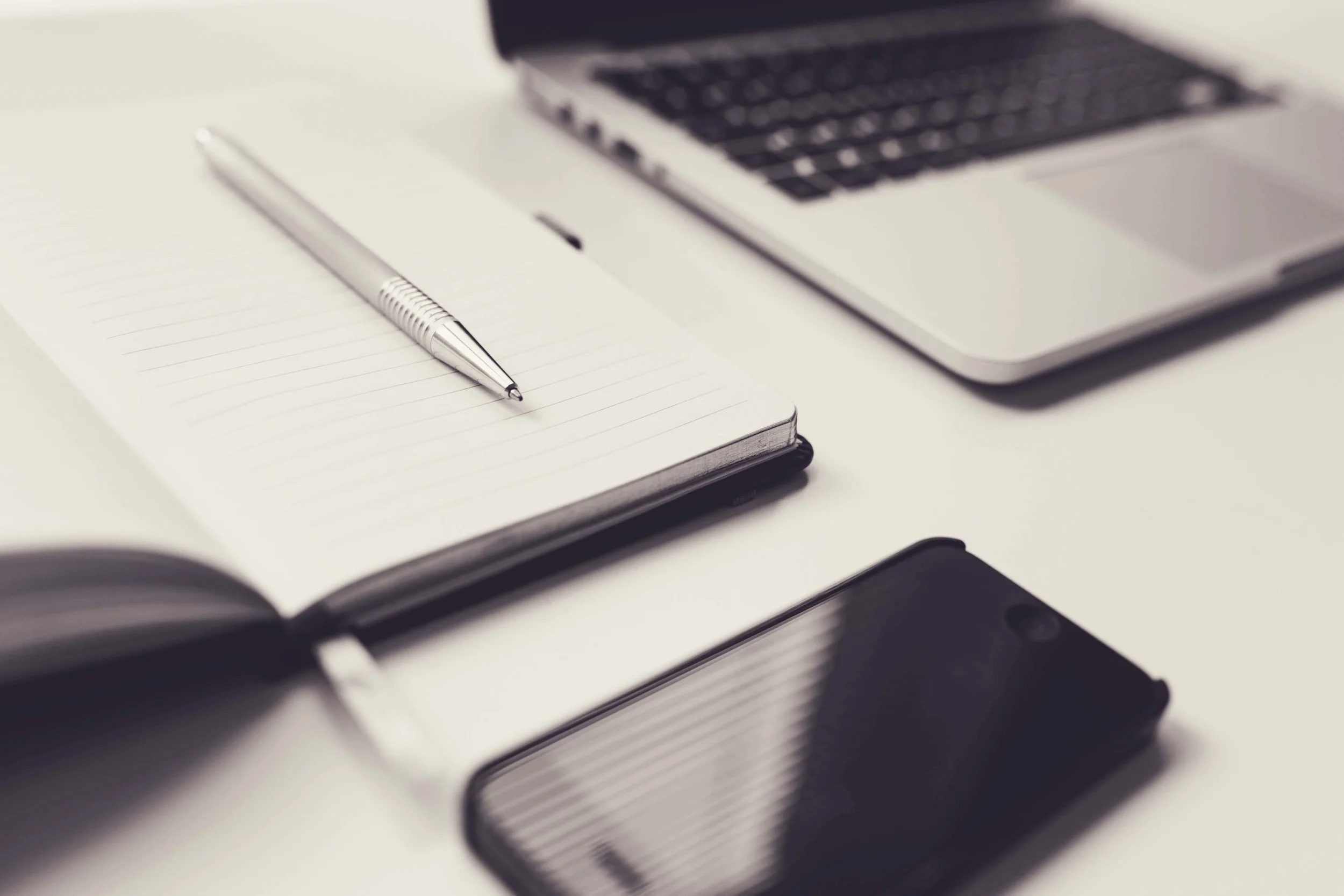 digital-project-management-desktop-crema.jpg