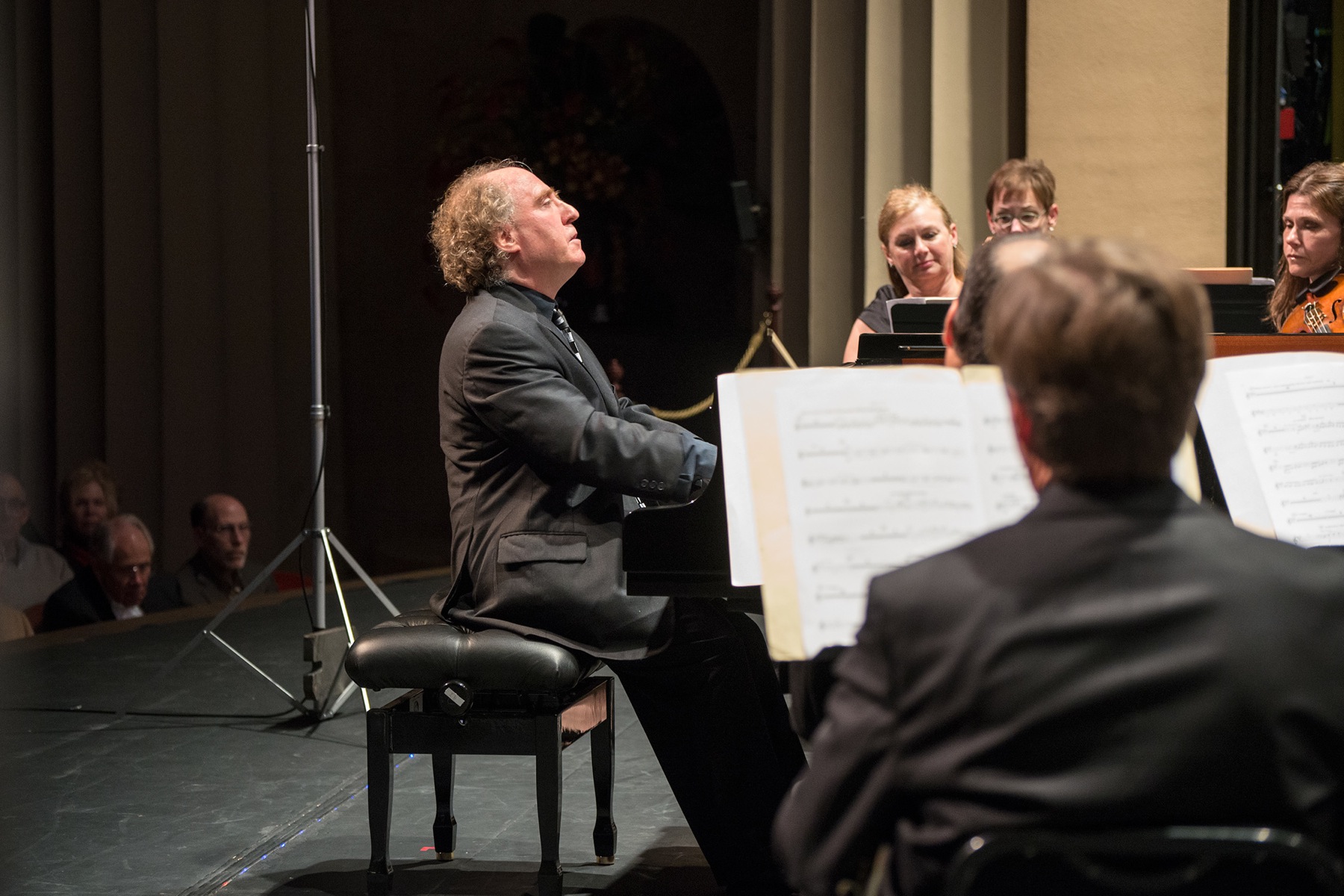 Music Director Jeffrey Kahane and the Los Angeles Chamber Orchestra