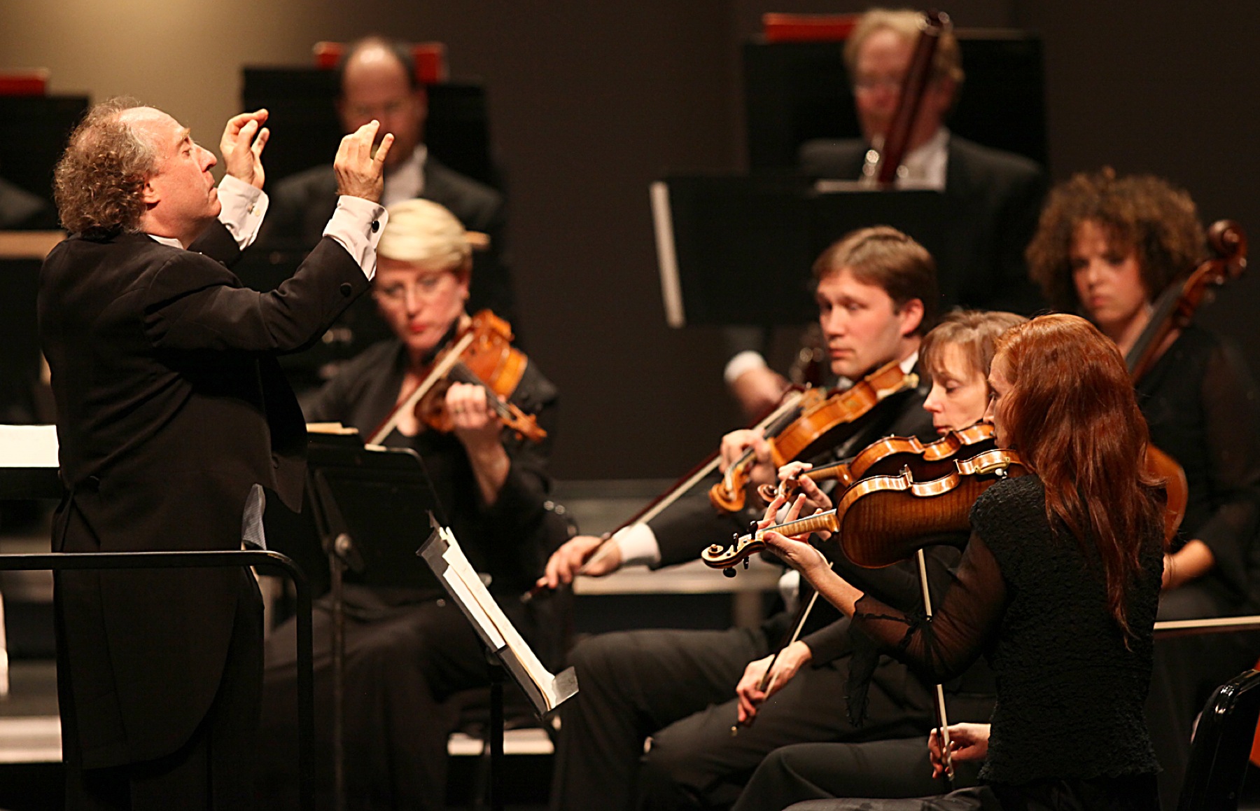 Music Director Jeffrey Kahane and the Los Angeles Chamber Orchestra