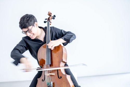 CELLIST ZLATOMIR FUNG SETS THE TREND