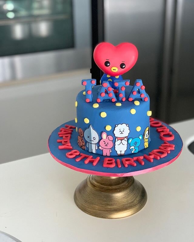 TATA &amp; KOOKIE❤️🐰
.
BT21 Fondant Cakes for Caitlin &amp; Chloe!
.
#fondantcakes #bt21