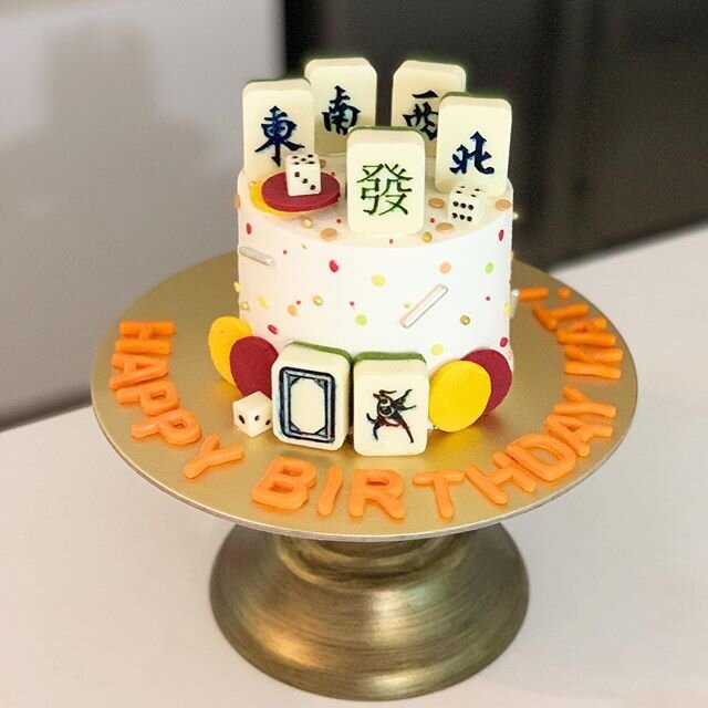 Mahjong 🀄️Buttercream Cake
.
Tiles are made out of white Chocolate, 💯 edible! And each character is painted with edible food colouring! #mahjongcake