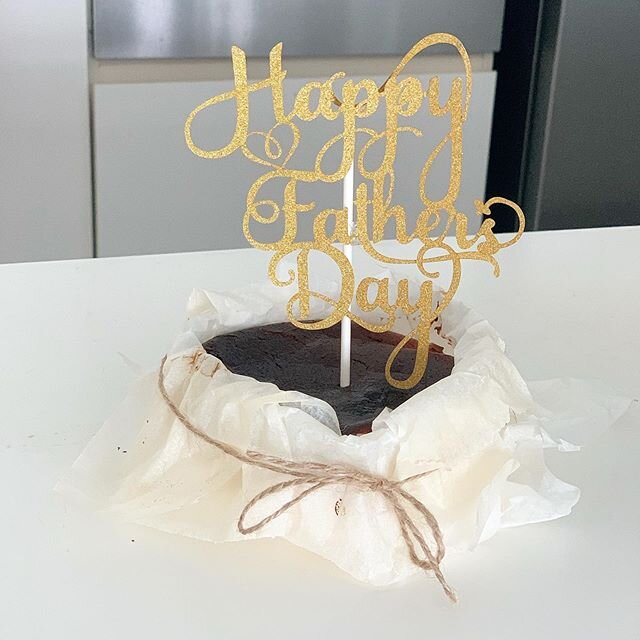 Basque Burnt Cheesecake 🧀 
Father&rsquo;s Day Promo!
5&rdquo; Cake ( ~550g ) @ $30 (U.P $35)
.
Courier Delivery @ $10 flat rate
Self Collect @ West Coast Rd
Promo Available from 19th - 21st June
.
Complimentary HFD Topper ( While stocks last! )
.
La