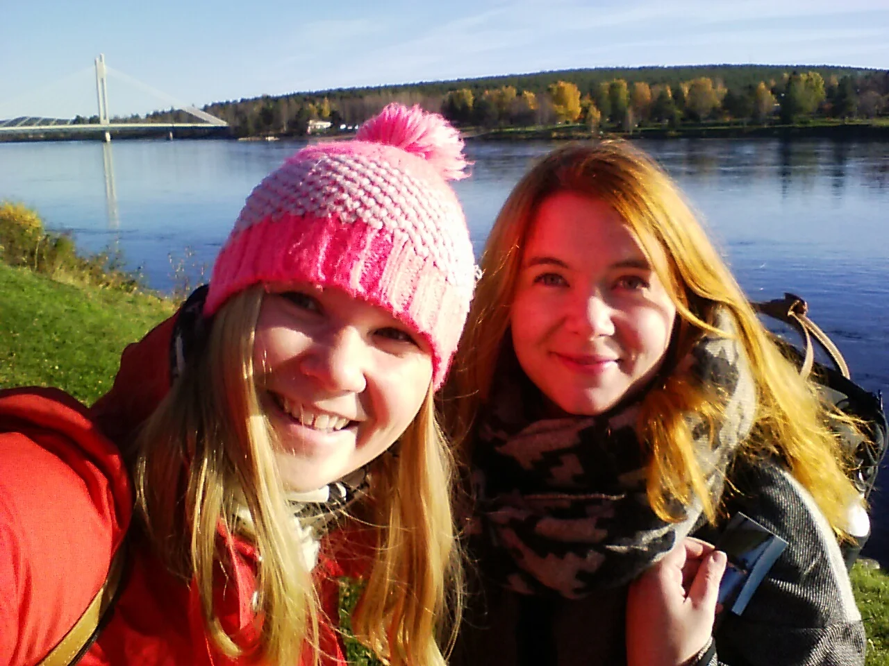 Jag och Jonna njöt av solen i Rovaniemi.