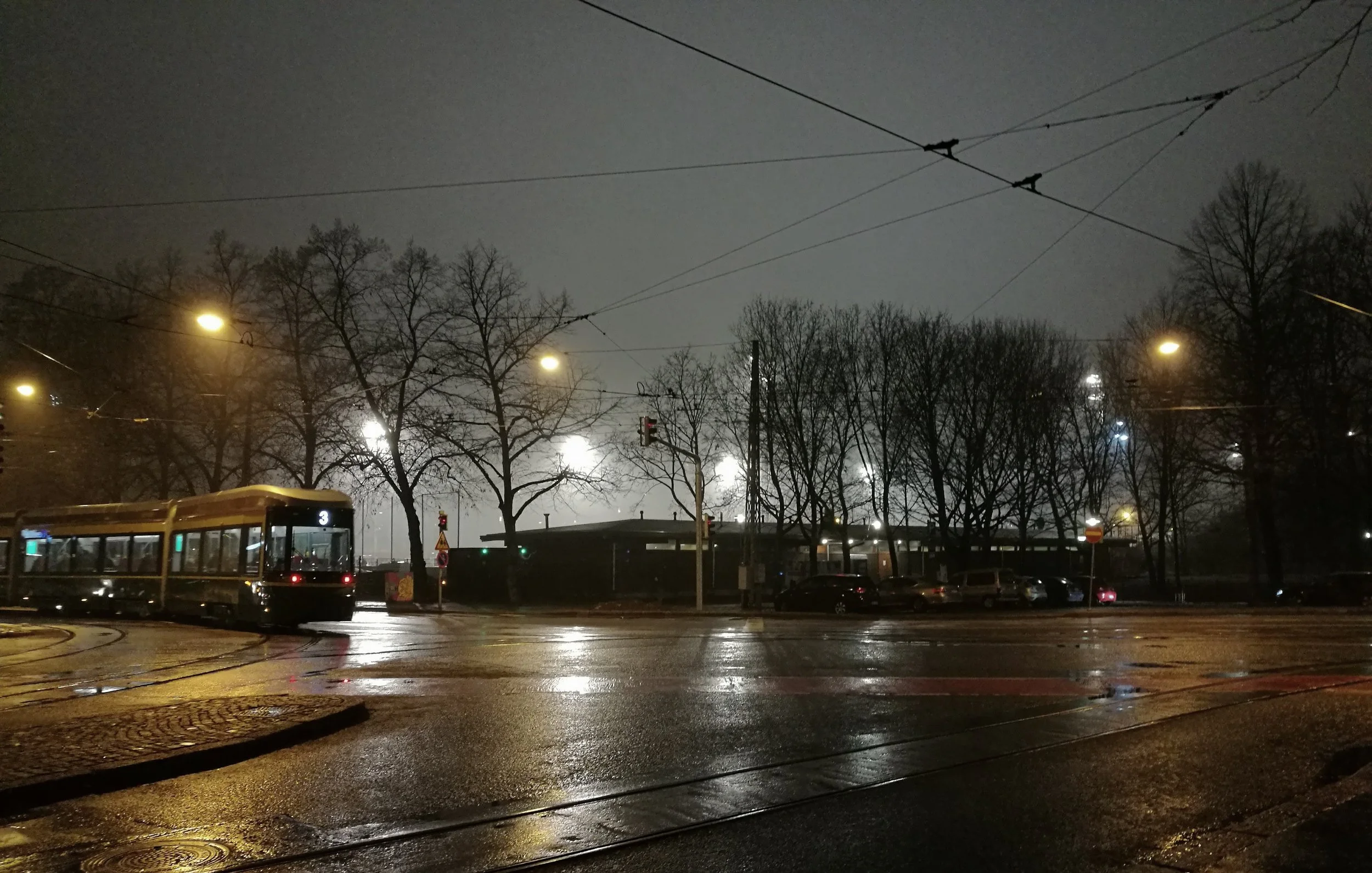 Speciellt gråa dagar i november kan det kännas tungt att vara ensam.