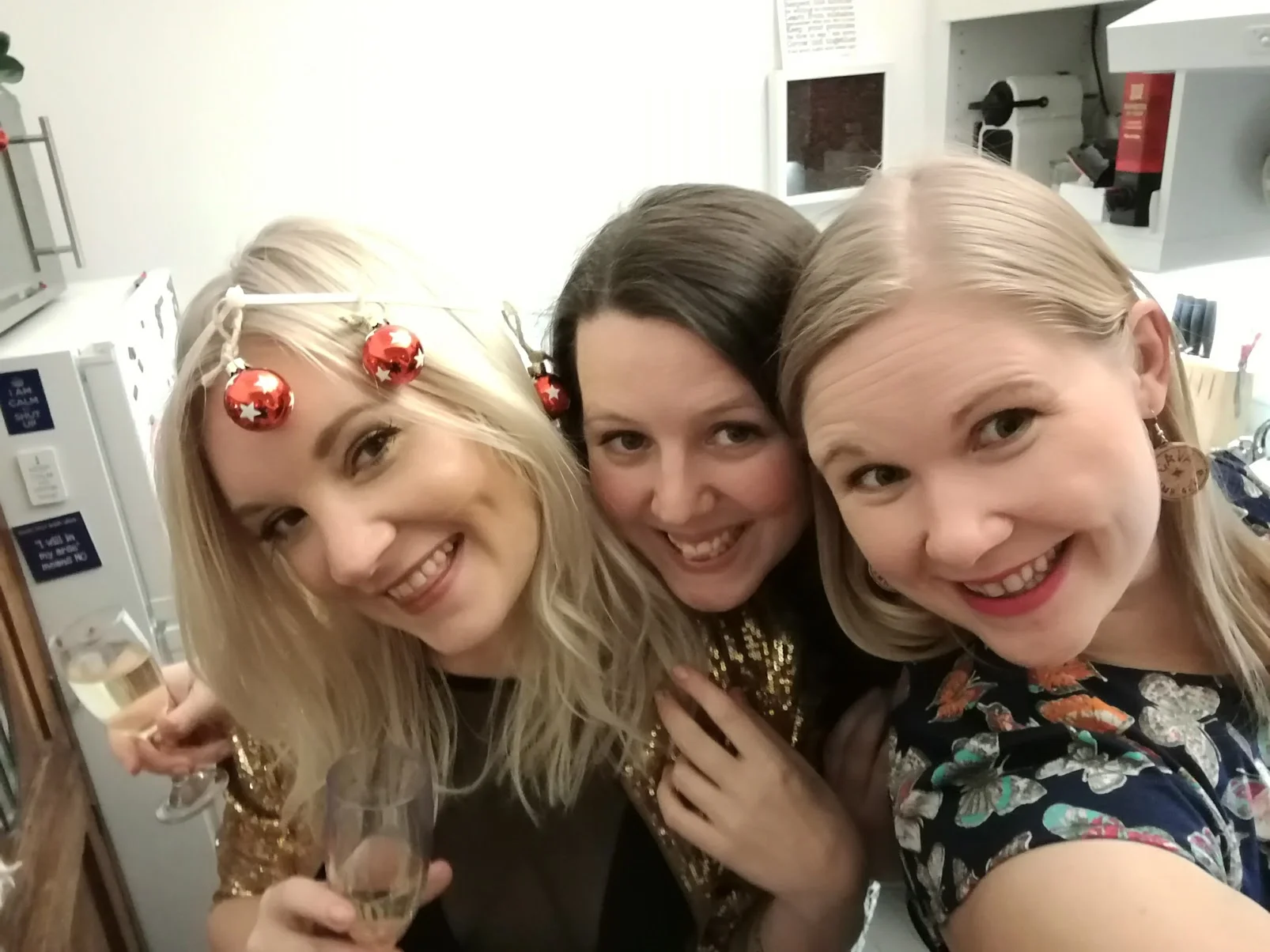 Frida, Jano och jag. Och Poppes julbollar aka den snyggaste juloutfiten en kan ha!