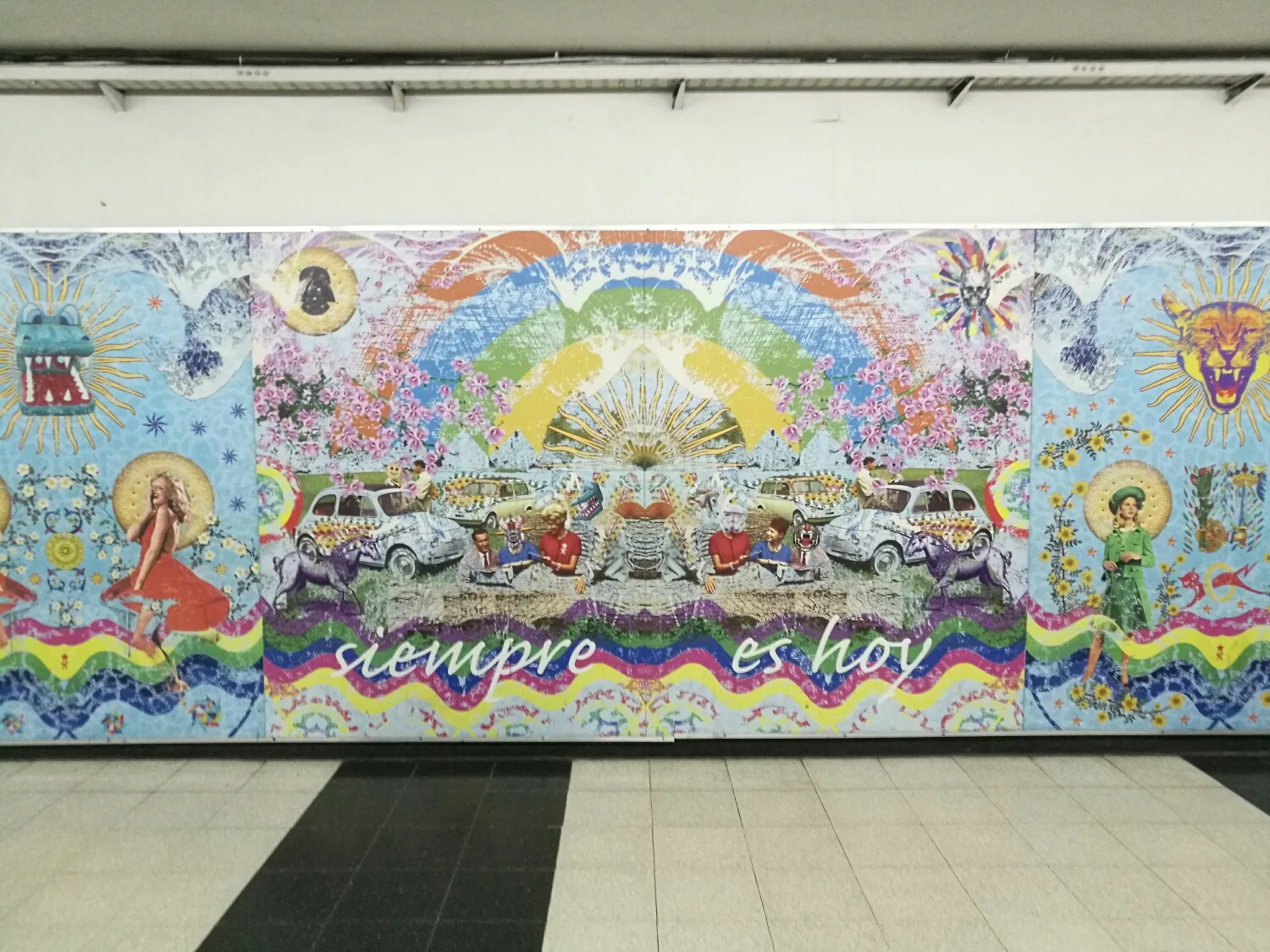Fina väggmålningar i metrotunneln. 