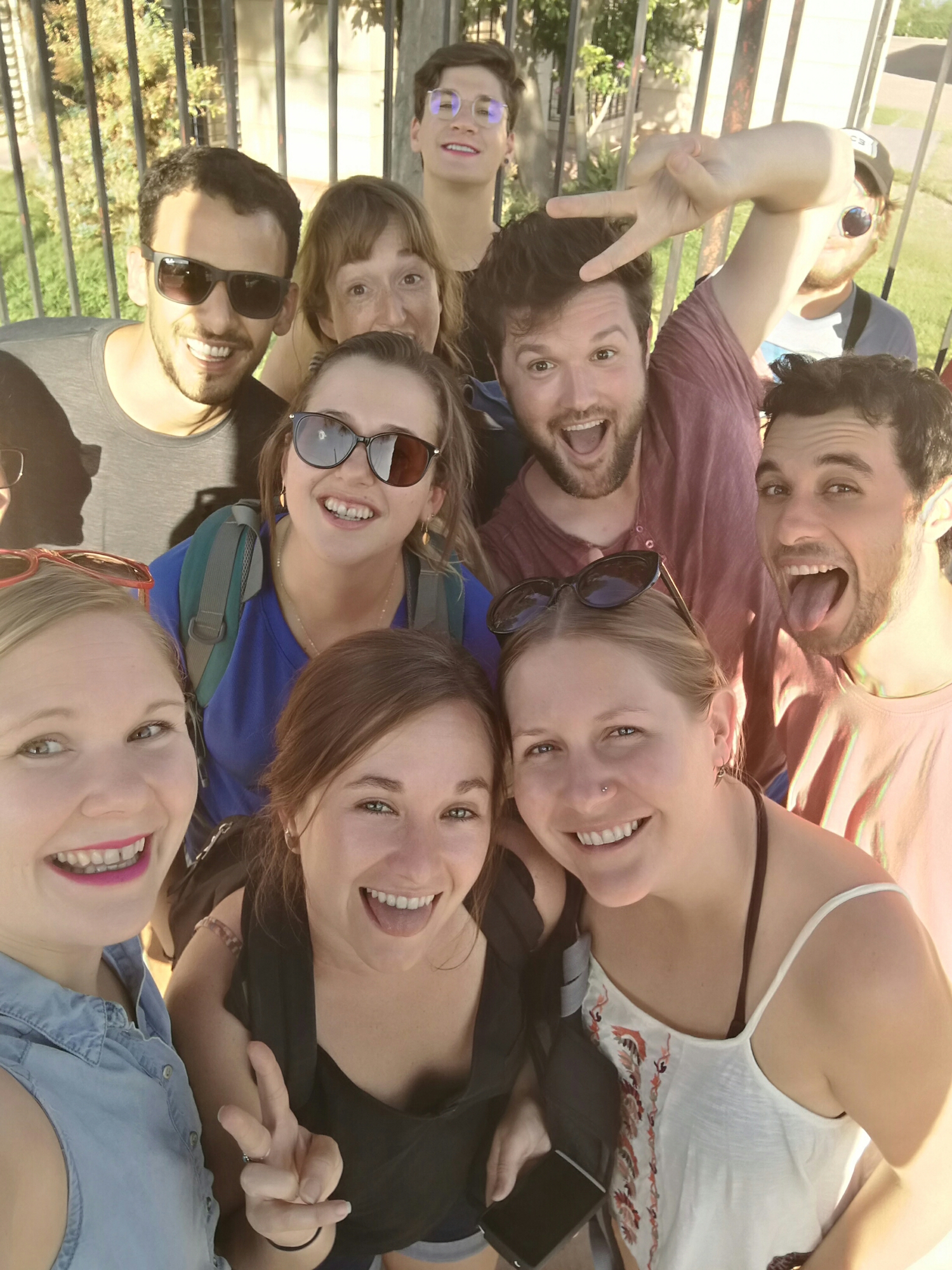 Vårt gäng plus några till som vi träffade på busshållplatsen och absolut ville vara med på en selfie. 