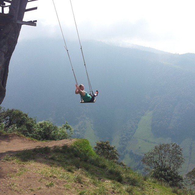 En samlarbild från februari 2014 i Ecuador får illustrera fiilisen. Lite så här känns det. Jag gungar tryggt in i bokvärlden men ändå känns det som om jag skulle vara i fritt fall. Iiiihhh!