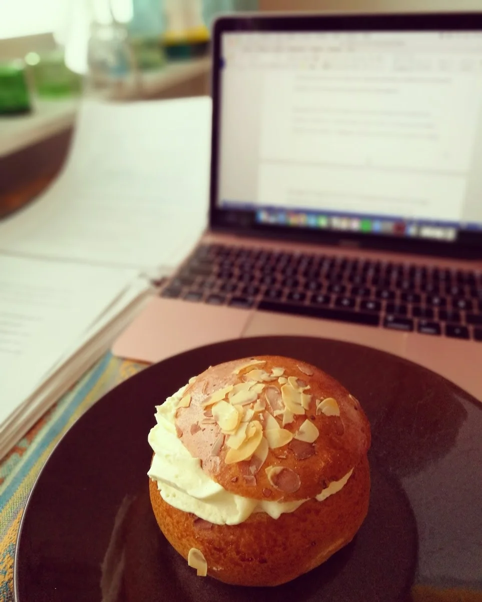 Mutade mig själv med en fastlagsbulle (eller semla som svenskarna säger).