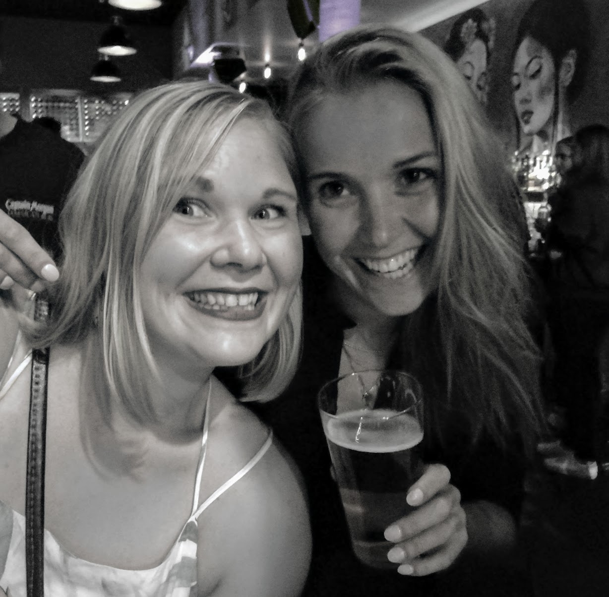 På Claras favoritställe: Lemon Bar där vi dansade oss svettiga. Jag lärde mig också att jag inte alls hatar GT som jag trodde. Helt bra att veta om en skulle råka bli bjuden på en GT i framtiden.