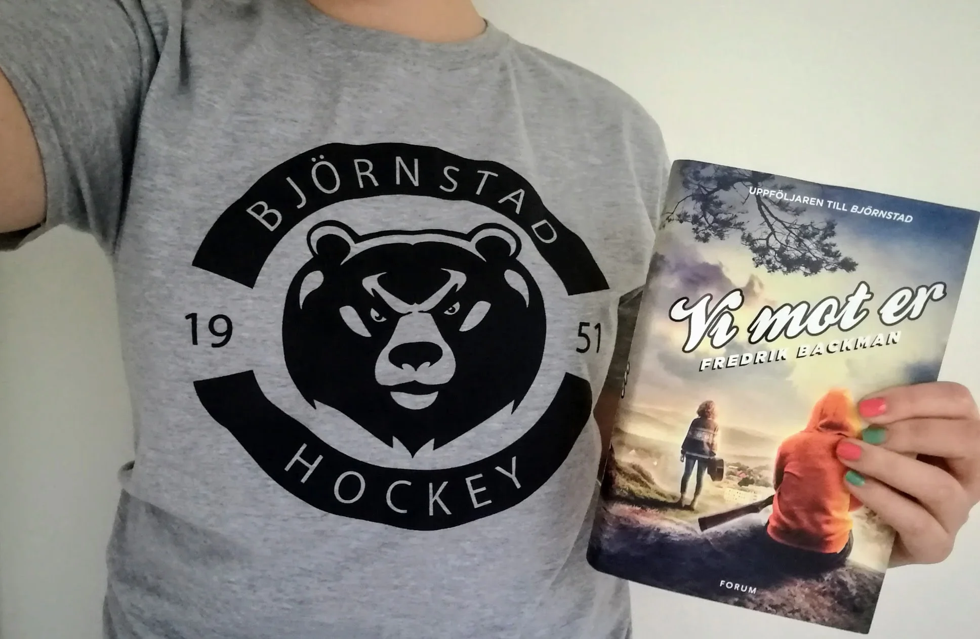 Har bott i denna i dag. Så skön och så fin. Så här lättlurad är jag med lite bokmerchandise!