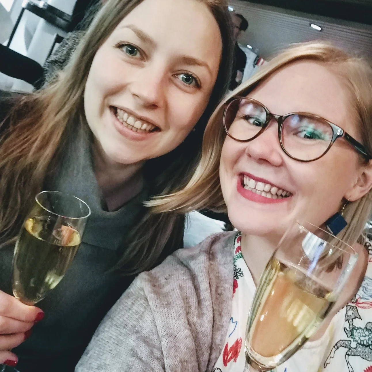 Ikväll lyssnade vi på ett samtal mellan Philip Teir, Lena Andersson och Ann-Louise Bertell på Lilla teatern och blev bjudna på skumpa. Extremt lyckat if you ask me.