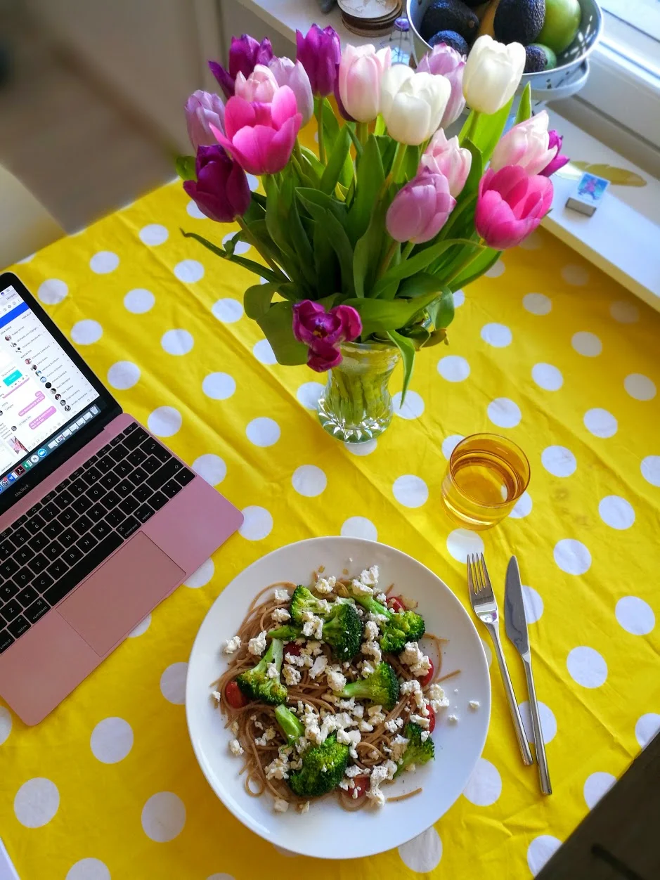 Fördelar med hemmakontor: Kan laga min egen lunch och spara pengar.