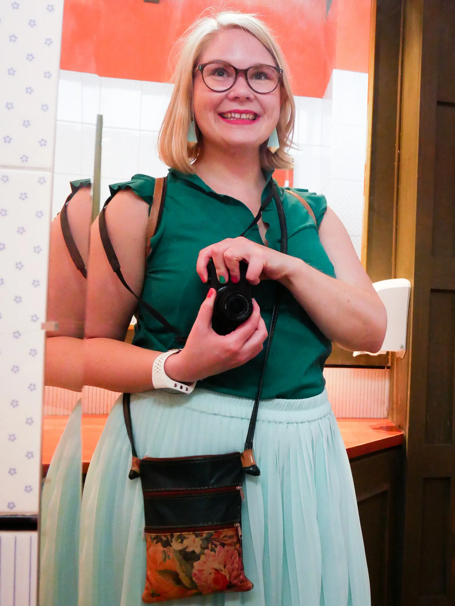 Dagens look. Nån hade skrivit i enkäten att hen gillar mina outfits. Mina outfits?! Jag tycker det här är så underhållande. Jag har ju aldrig outfits på bloggen??? Eller nudå okej, men annars?! 