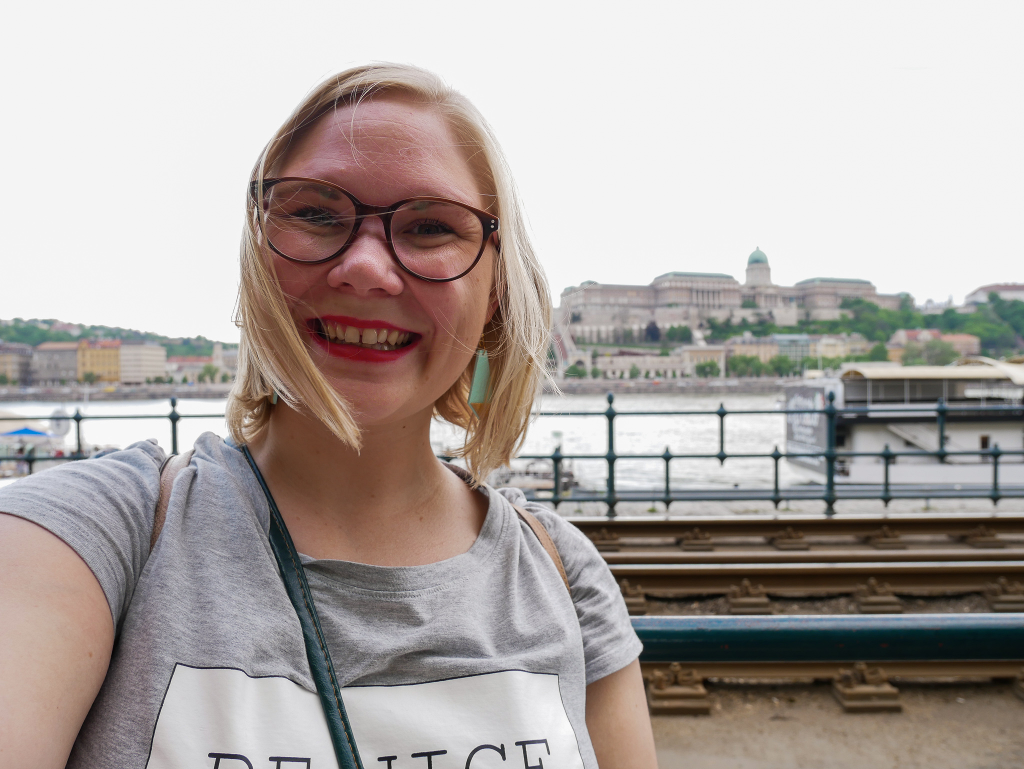 Desperat försök att ta en vettig selfie med den nya kameran i Budapest. Får träna lite på det här tror jag.