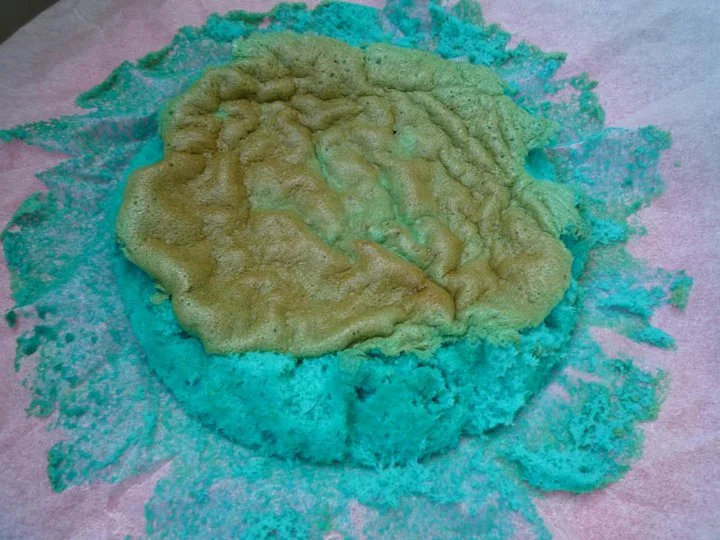 Smurfbajs? Exploderad smurfhjärna? Nej, bara ett kakbotten som Facebook lämpligt nog påminde om i dag. Kunde se ut som ett misslyckande, men det var det inte.&nbsp;