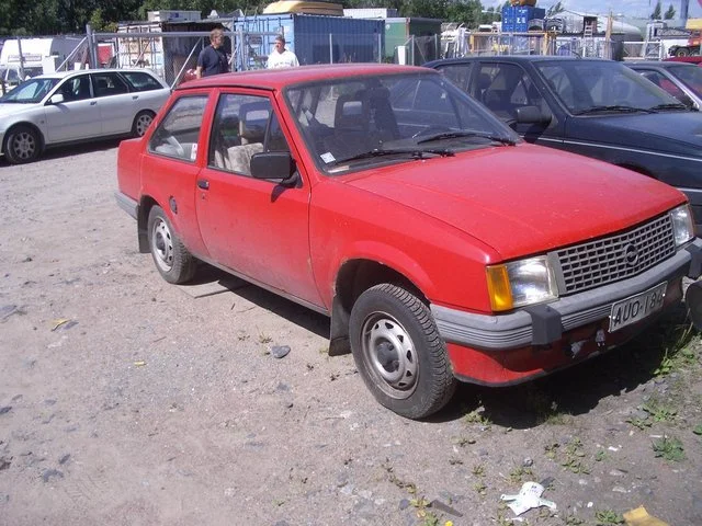 Jag hittade ingen bild på min motorcykel, men här är en bild på min första bil. Den kostade hela 350 euro, haha!