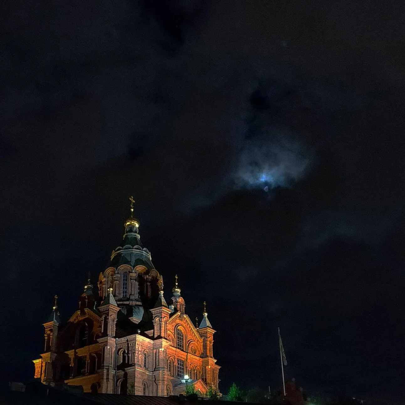 Himlen var minst sagt dramatisk när jag skulle åka hem från festen i torsdags.