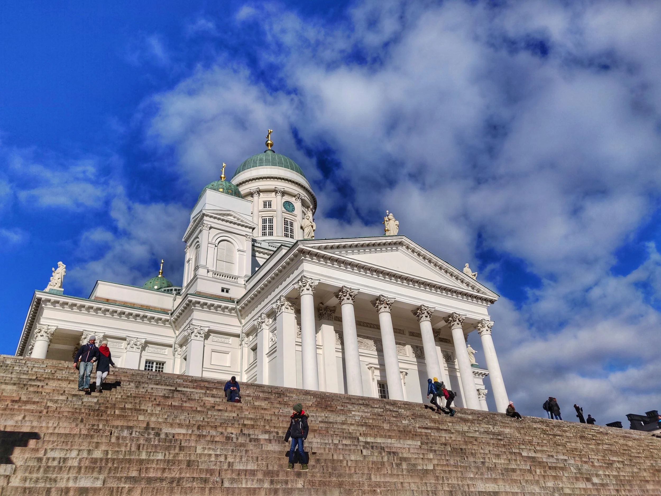 Fun fact: har ett tvångsmässigt beteende. Varje gång jag går förbi Domkyrkan i Helsingfors måste jag ta en bild.