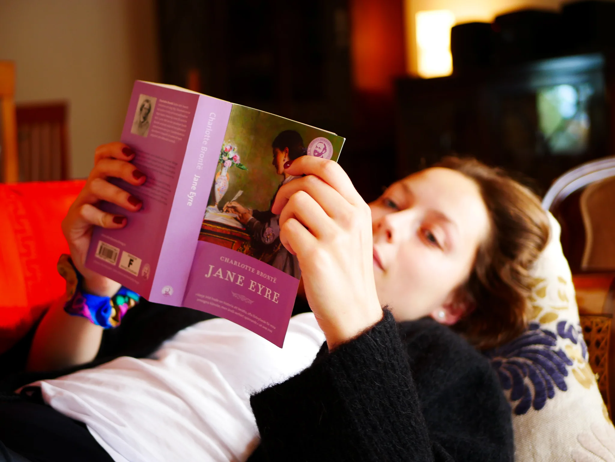 En liten vilo- och läspaus. Jennifer går en skrivarkurs och ska läsa bland annat den här klassikern.