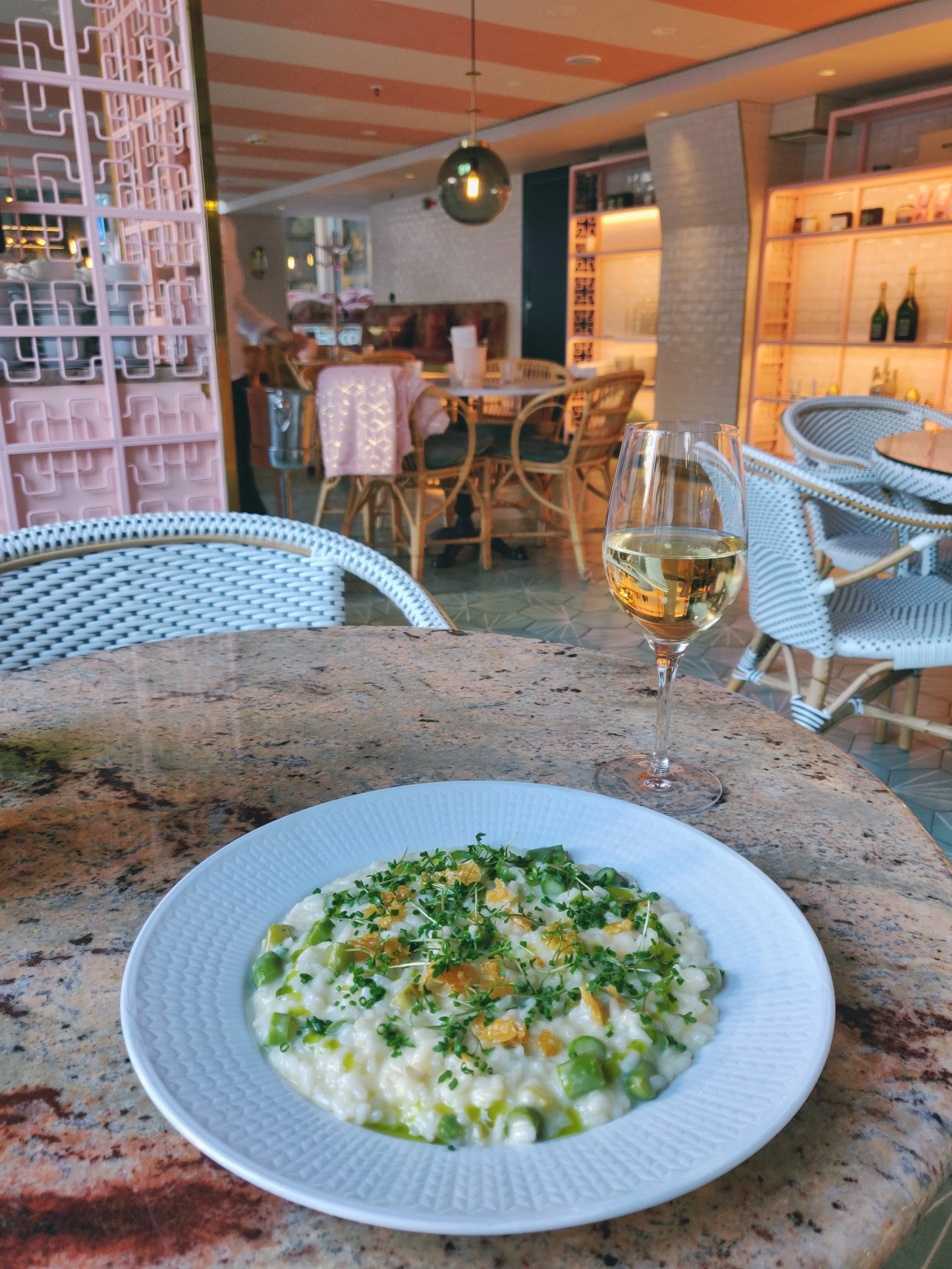 Jättegod risotto på hotellbaren i kväll, njöt av varje tugga.