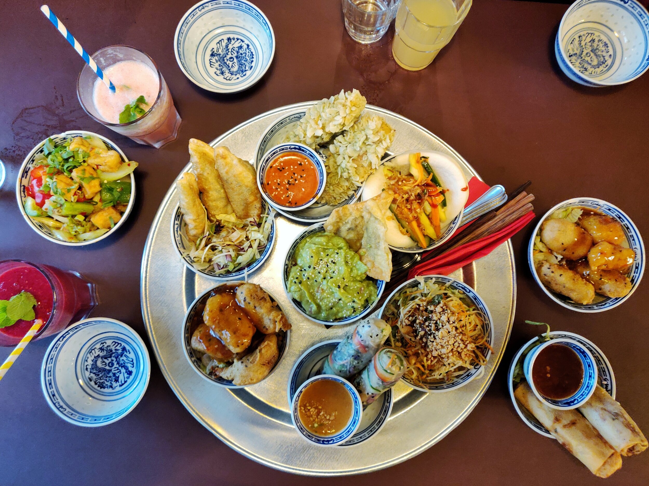 Vegan 1990 living i Friedrichshain har blivit min nya favoritrestaurang i Berlin. Gå hit! Så otroligt god vietnamesisk mat i typ tapasformat.