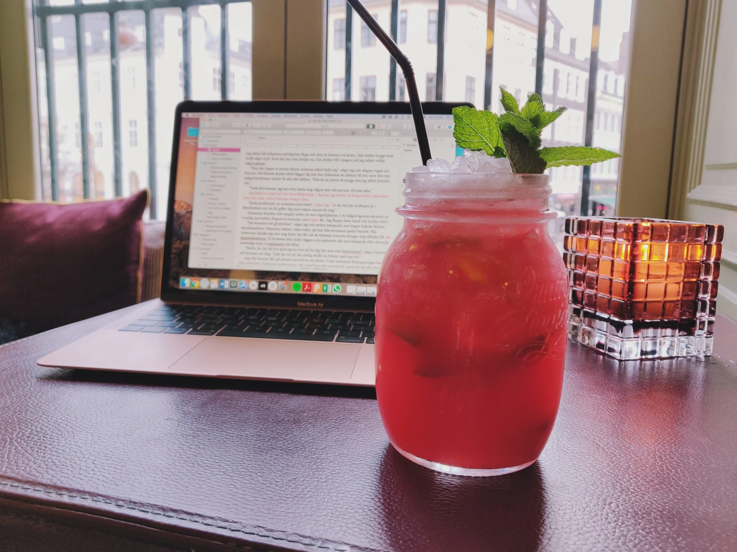 Min chicklit och en lemonaid i Köpenhamn.