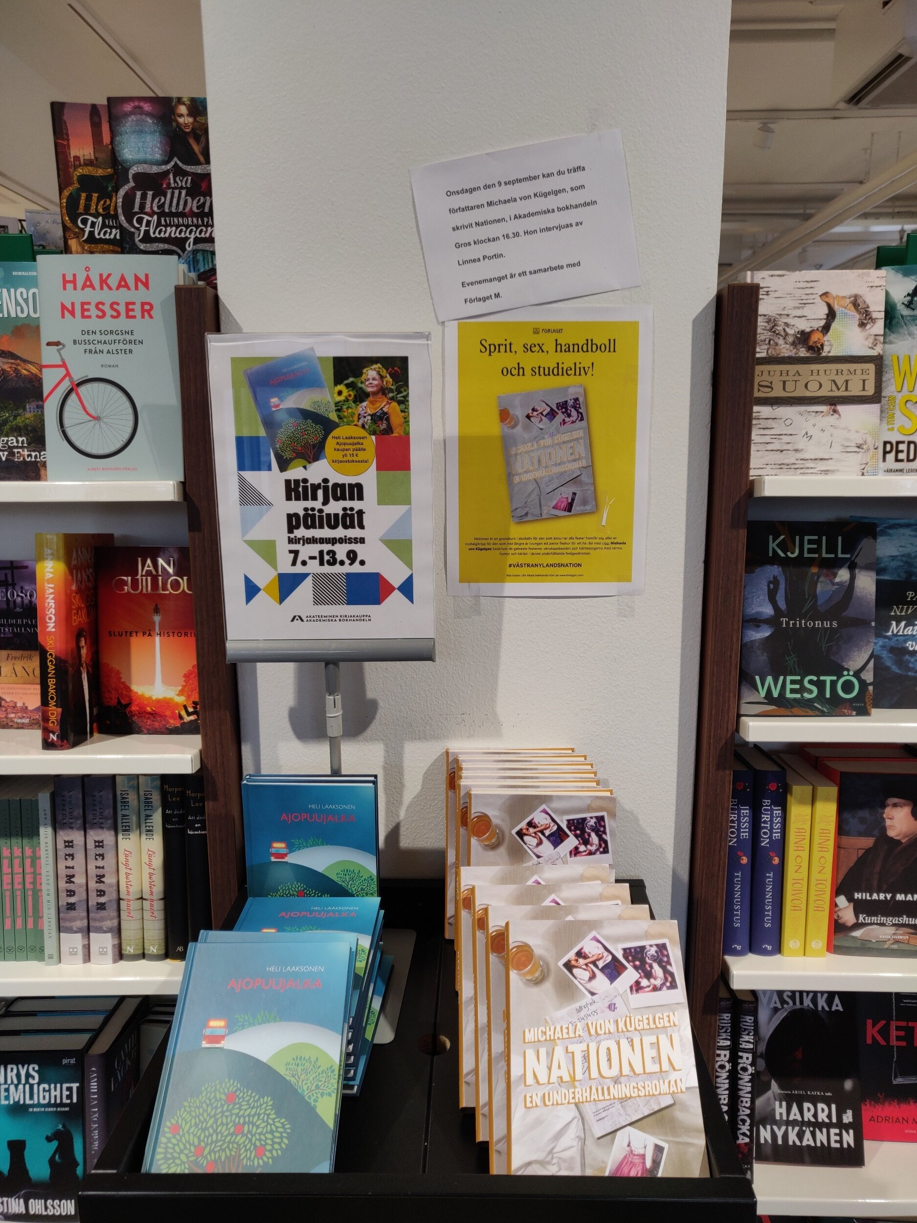 Böcker och den finaste planschen med bästa texten!