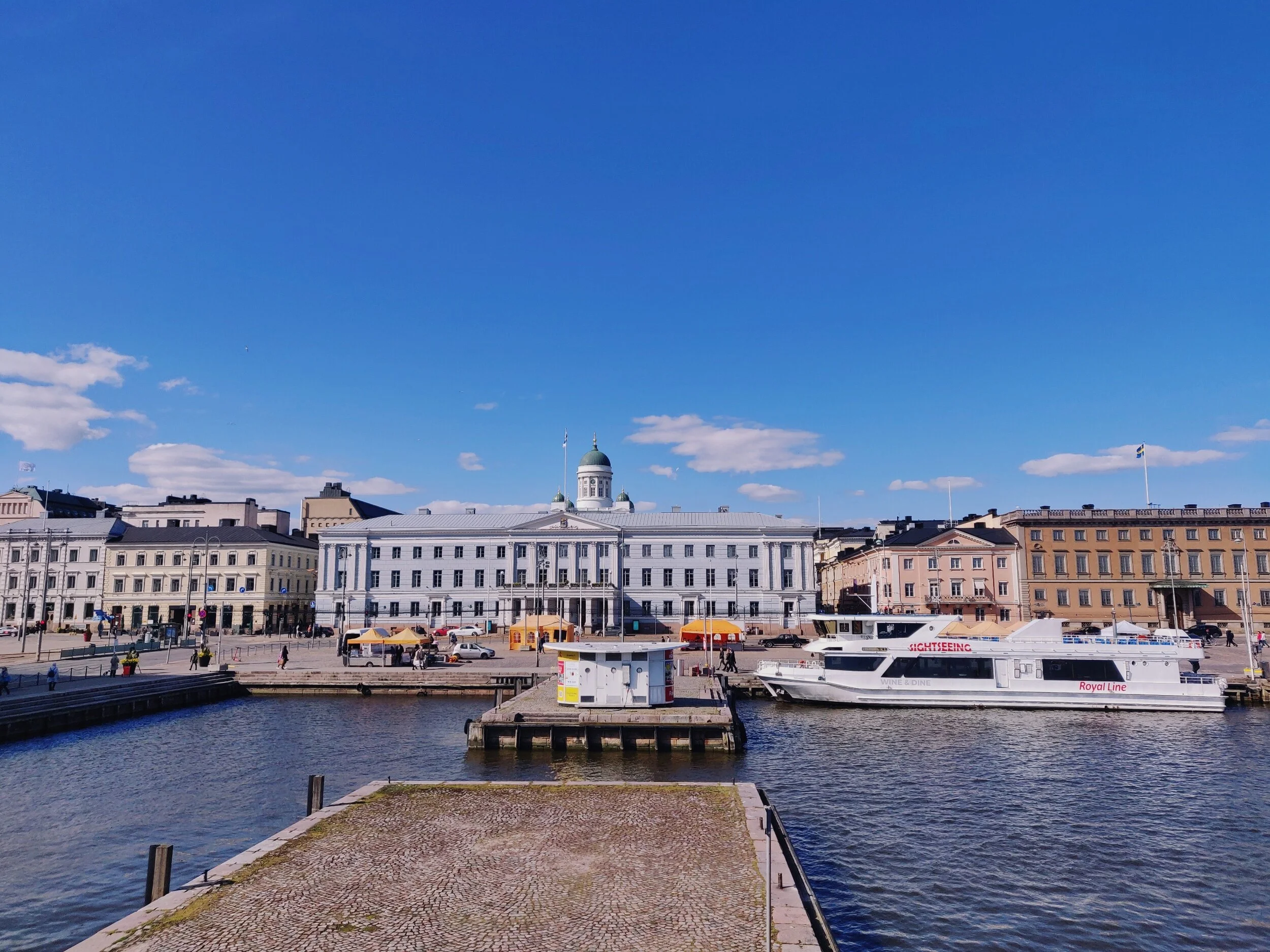 Jättefint men liiite kyligt vårväder i Helsingfors idag.