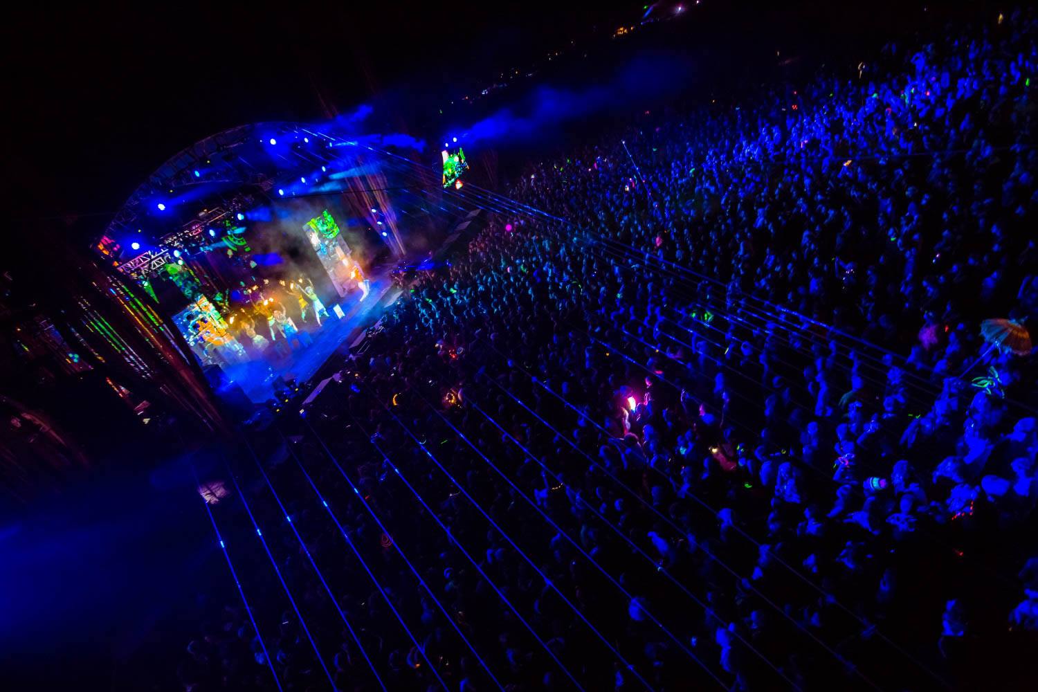 Lucent Dossier stage crowd LIB 2015.jpg