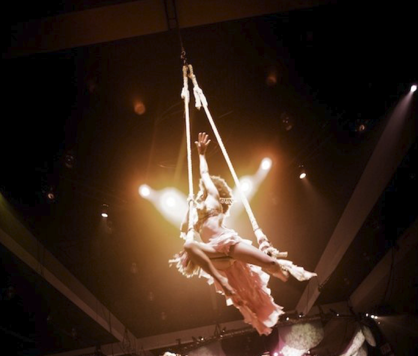 Lucent Dossier Sunny aerial swing GRAMMYS.png
