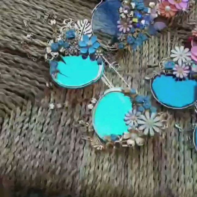 OK SO WHO WANTS SOME SUNNIES? Contemplating making more but just want to know who would actually want a pair? If it's worth the time and cost haha these are super expensive and time consuming to make but if people out there want them then.. IM ON IT!