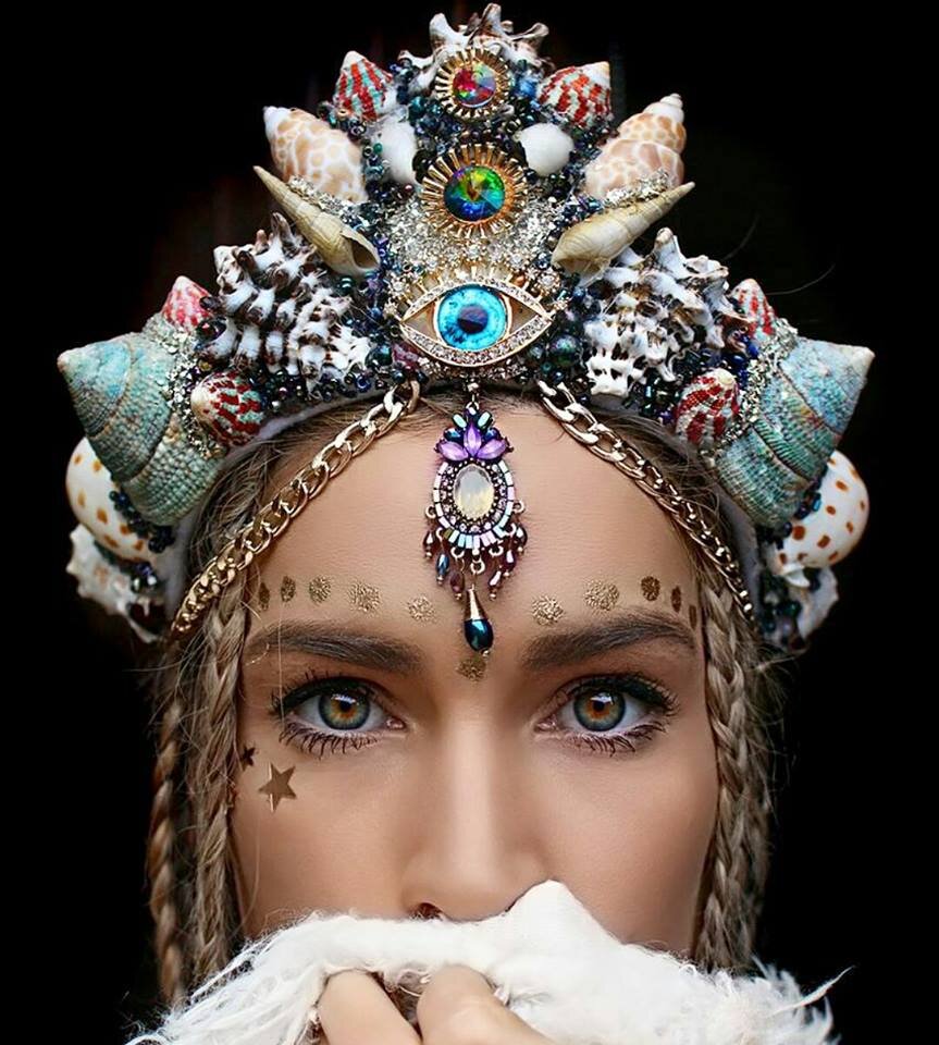 Mermaid Halloween crown. Chelsea flower crowns Mermaid Crowns Are the New Flower Crowns, and They main image 2