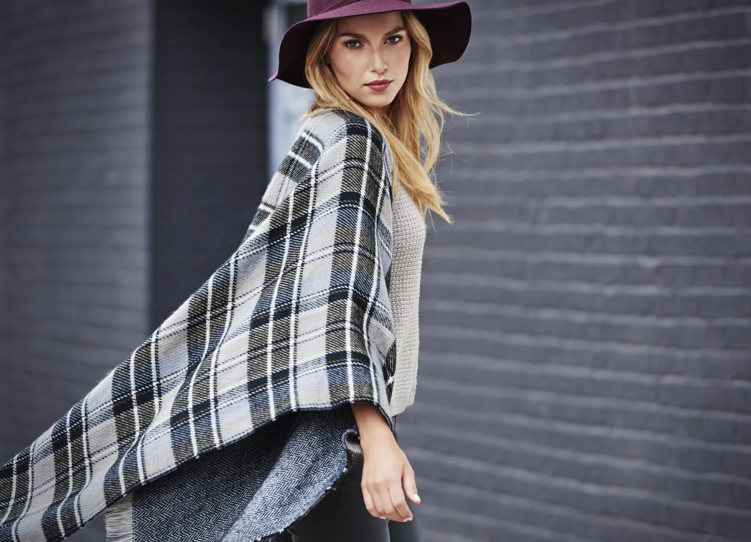 S02_SaksOffFifth_W_Accessories_01_136_V1_R2.jpg