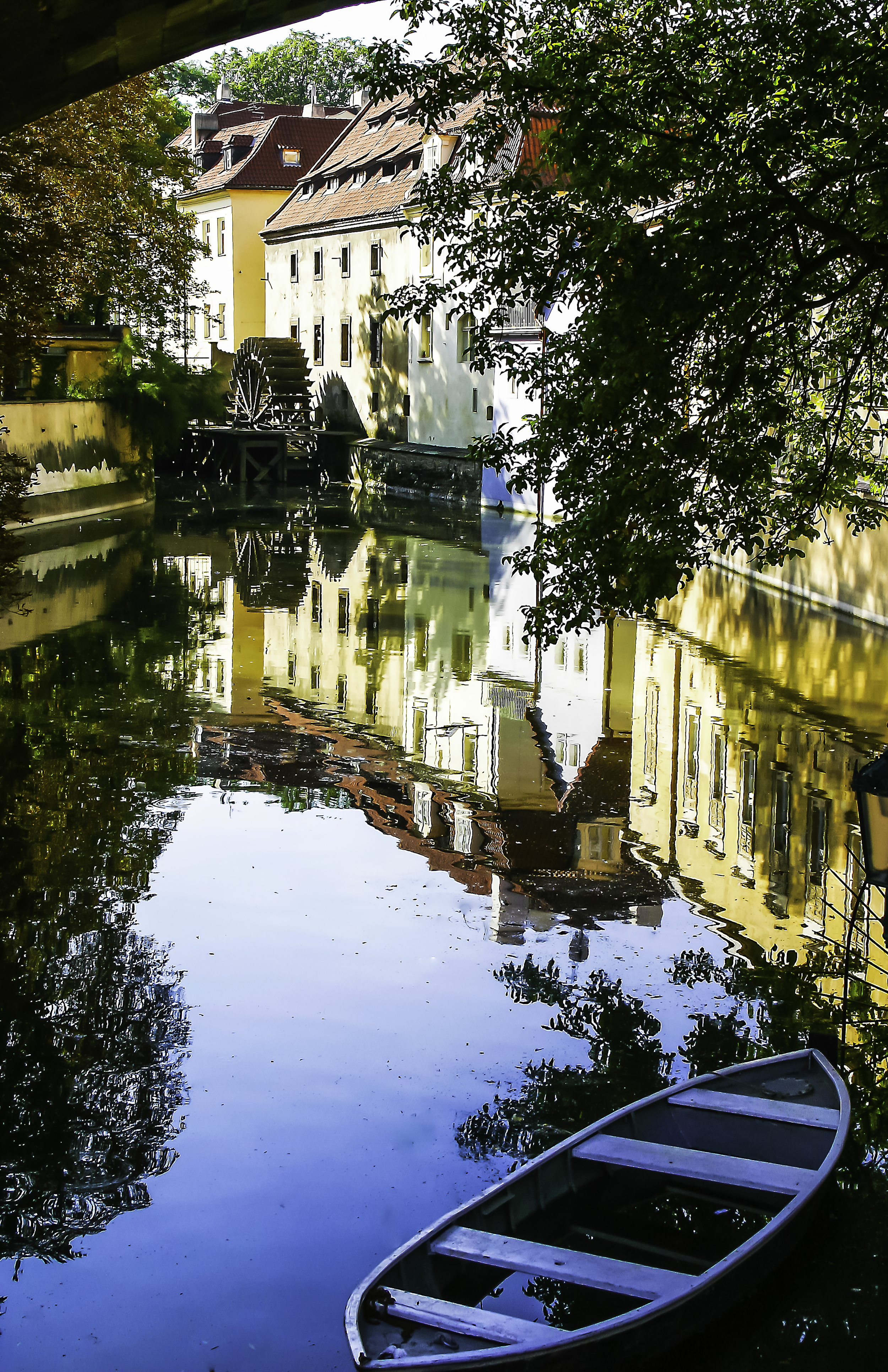 A canal in Prague. Taken in 2004 with the earliest Canon Rebel Digital Camera, 6 MPixels.
