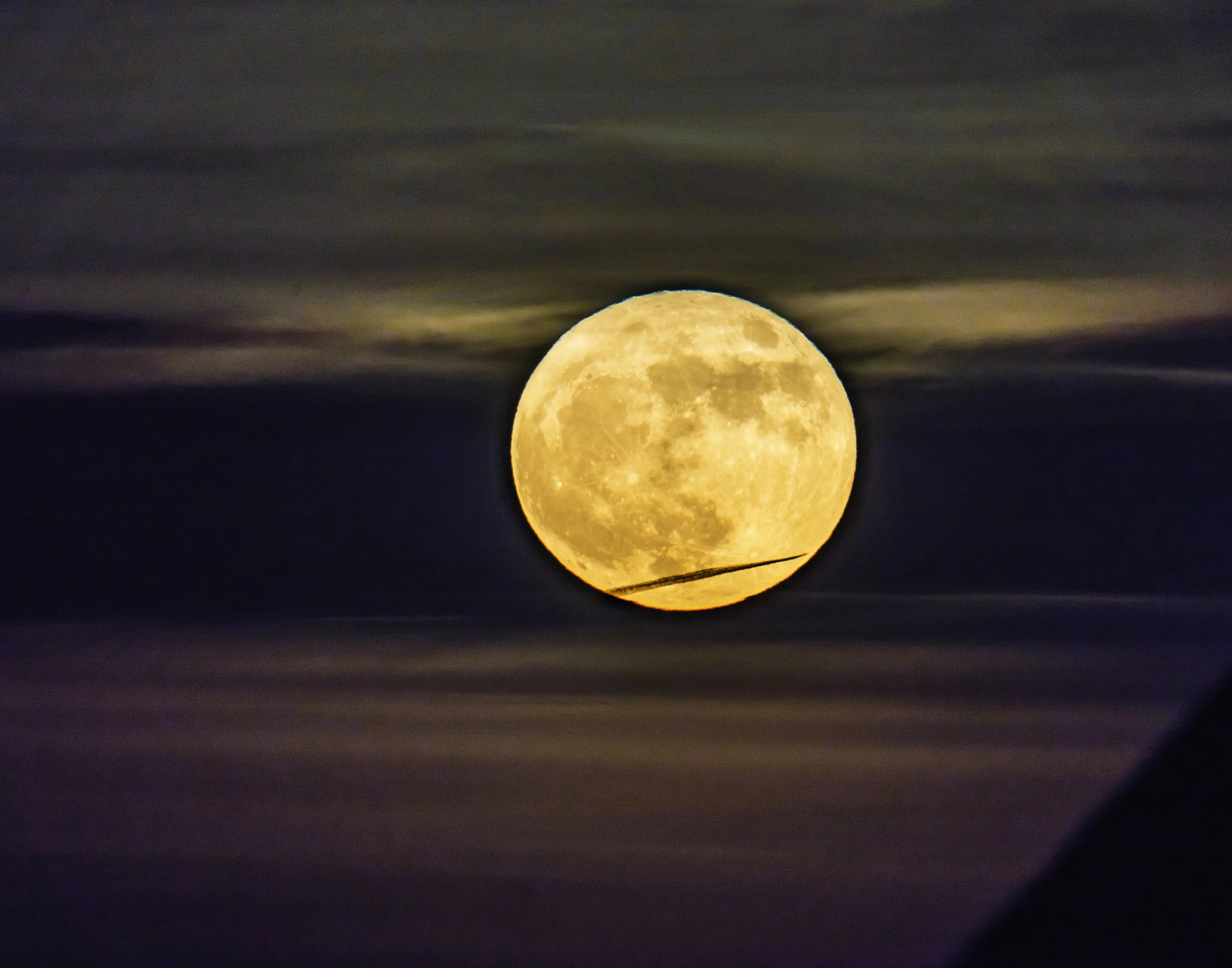 VIEWBUG 2017 Supermoon w Jet Trail.jpg