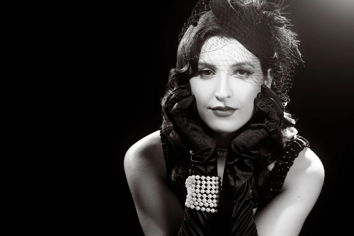 The wonderful @iamhannahceleste 
Taken in my studio
#nycphotographer #vintagephotography #nycmusicians #oldhollywood #glamourshots #portrait #vintagestyle @mattbakerphoto @mattbakerjazz