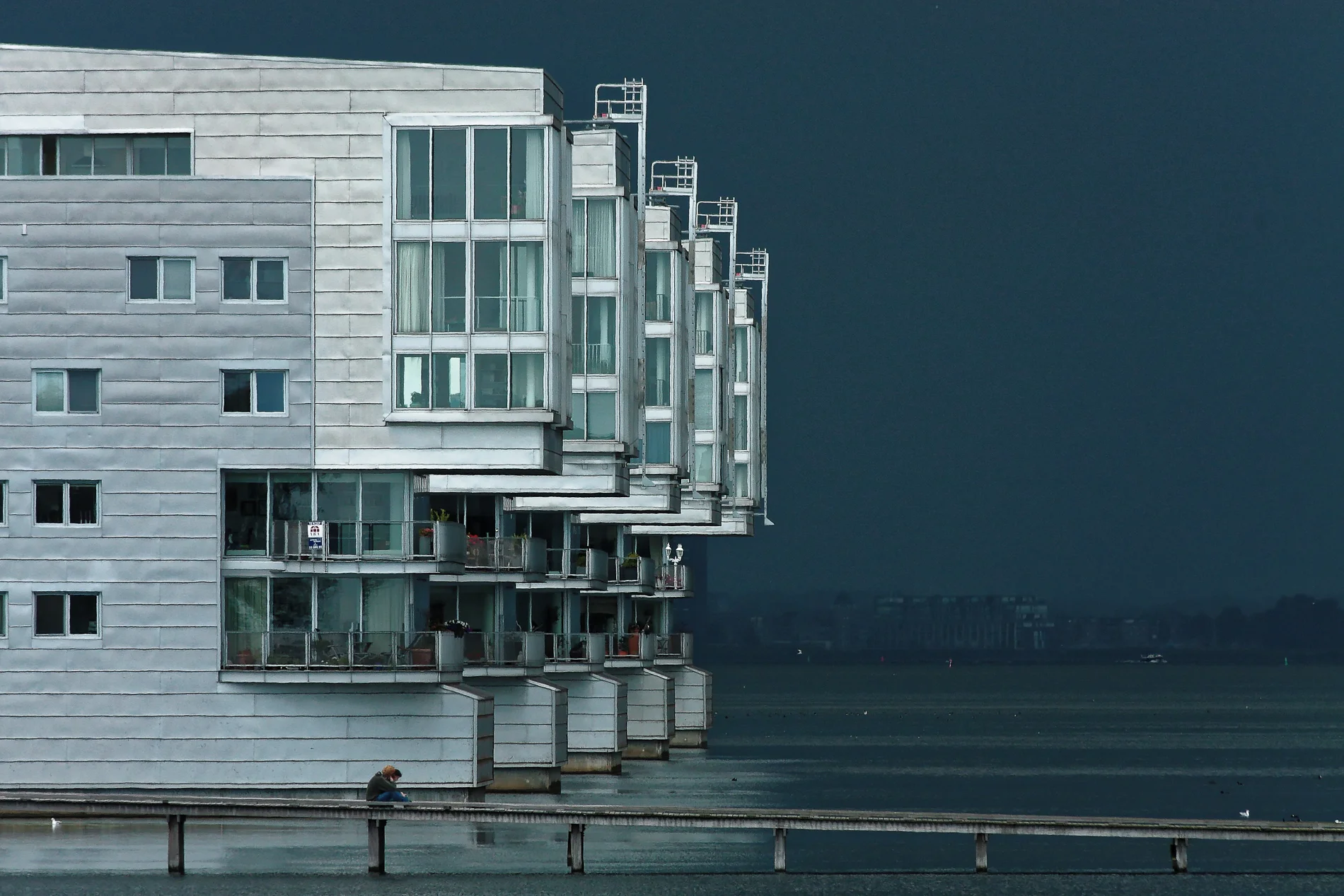 Appartementen langs Gooimeer in Huizen.