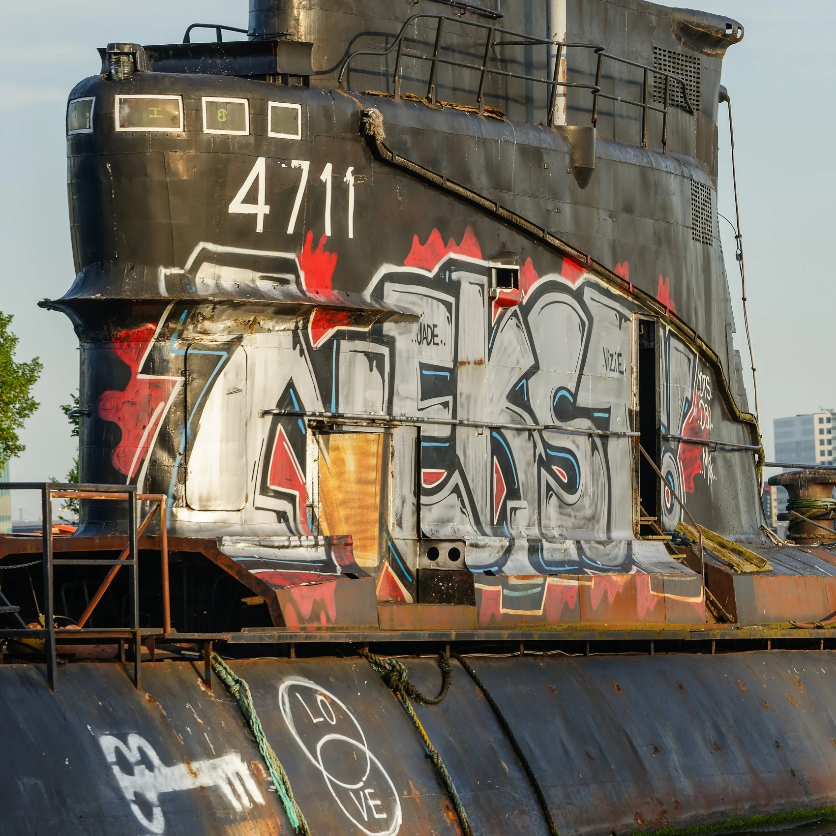 Submarine graffity