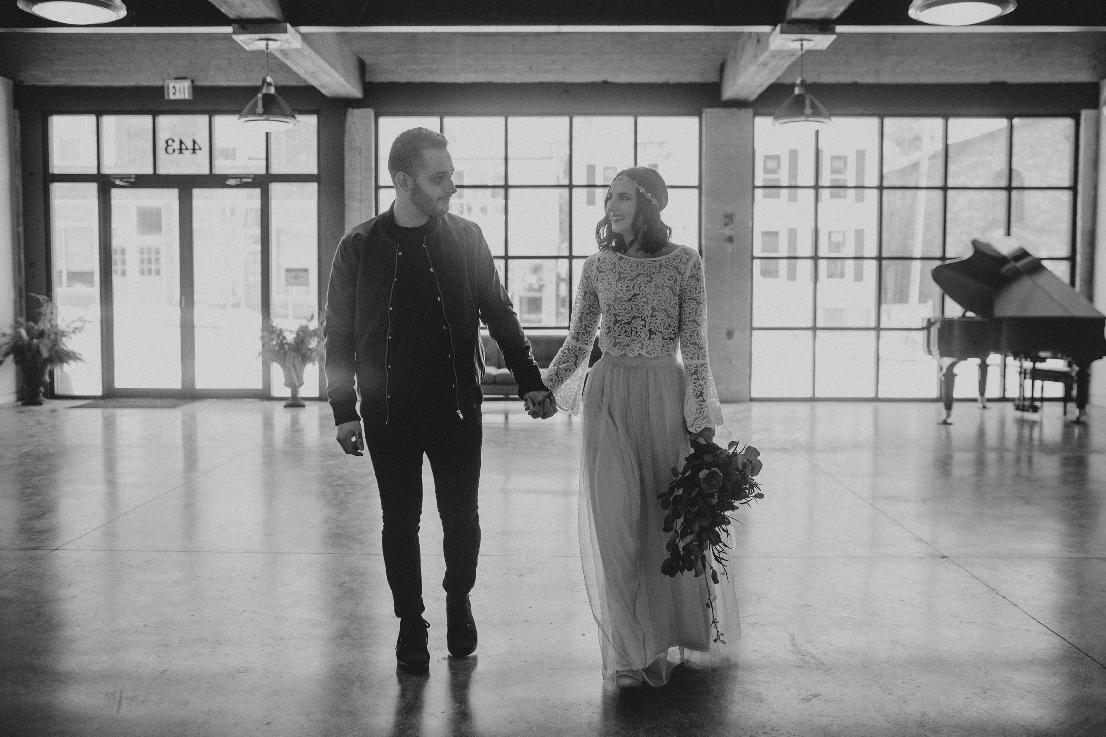 joes_garage_wedding_016.jpg