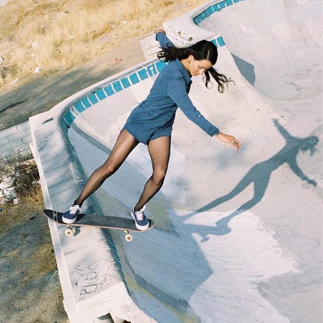 Love everything about this. 👌🏽
#art #sk8 #fashion #film #women

#Repost @jennifer.charlene
・・・
K e r n s i d e 🦋
📸 @halfmanhalfplant 
#35mm #filmphotography
#appleorangeskate 🍏🍊
#trapskateboards 
#clearweatherskateboarding 👟