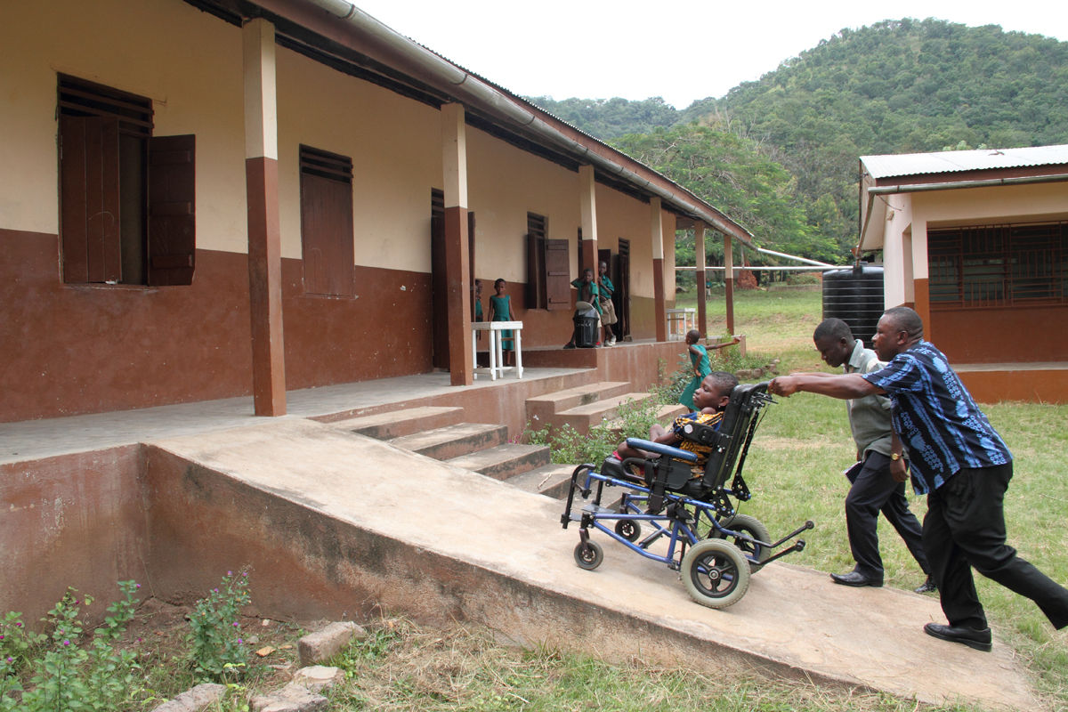 Mawunyo and the students' first meeting. A great chance to talk about inclusion to the children, and Mawunyo’s teacher discussed this with the class. 