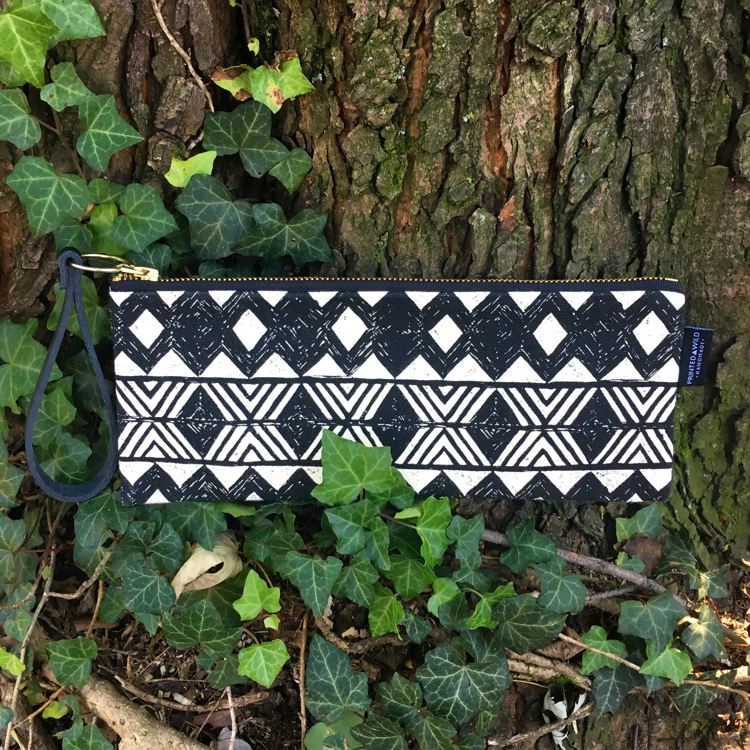 printedwild-slimclutch-aztec-noir-1.jpg