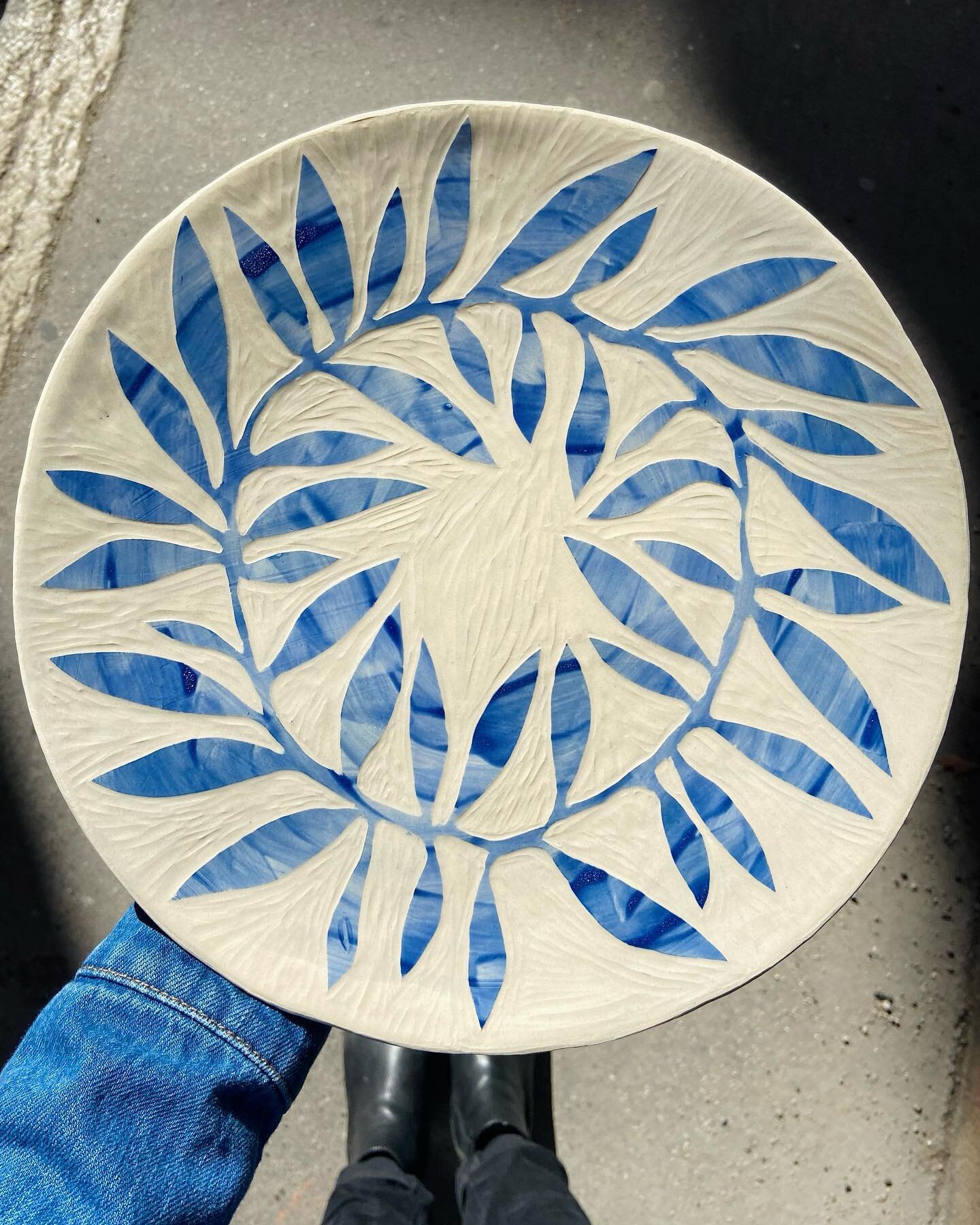 Yes 💙

.
.
.
.
.
#ceramique #sgraffito #sgraffitopottery #sgraffite ##madeinaix #poterie #madeinaixenprovence #modelage #vegetal #motif #bleu #handmade #handmadewithlove #aixenprovence #aixmaville #madeinprovence #provence #atelieraixois #artisane