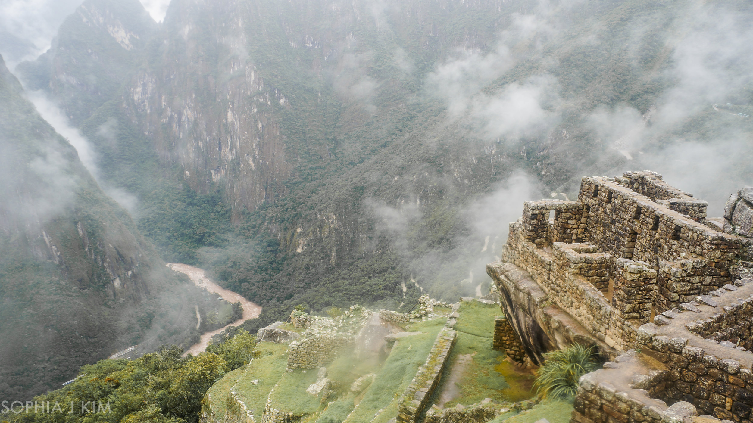 Ruins along the Inca Trail