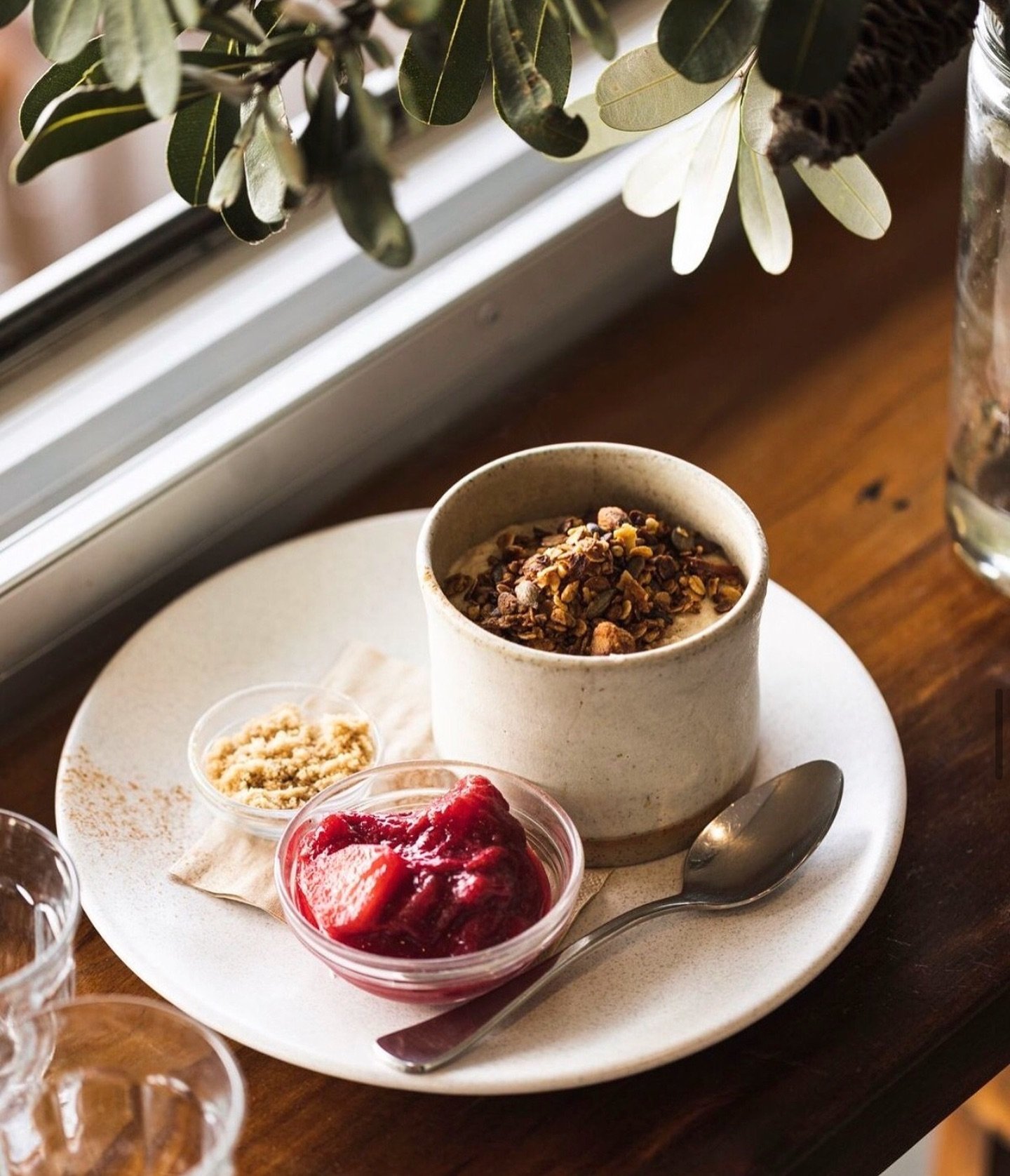 Porridge season has begun!! ✨
We&rsquo;re talking rolled oats for creaminess, steel cut oats for texture, delicious stewed rhubarb topped with our house made coconut and macadamia granola for some crunch and a side of brown sugar to add as you please